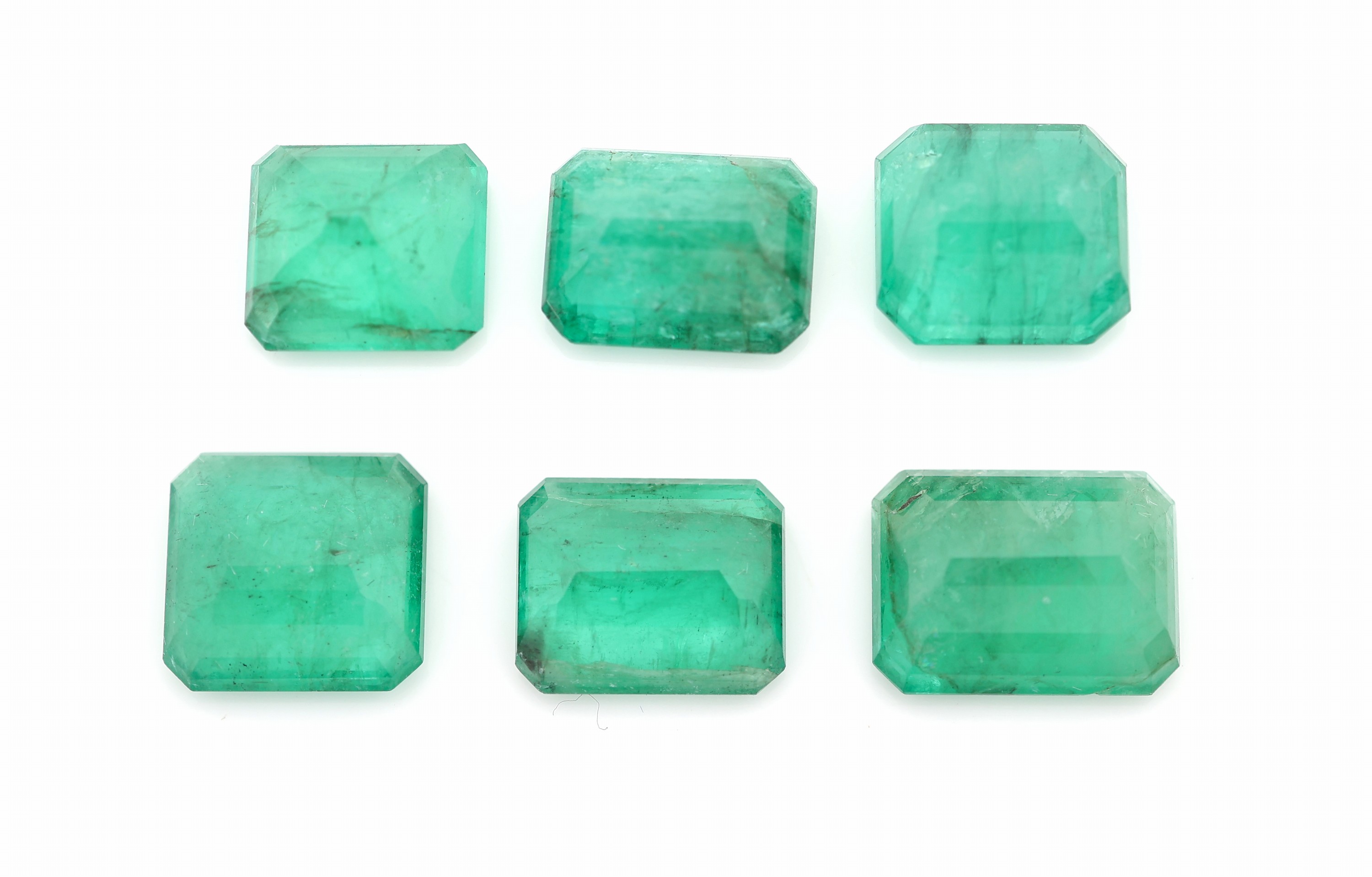 Detail a: Lot 6 lose Smaragde, zus. ca. 17.3 ct, Treppenschliff in versch. Größen