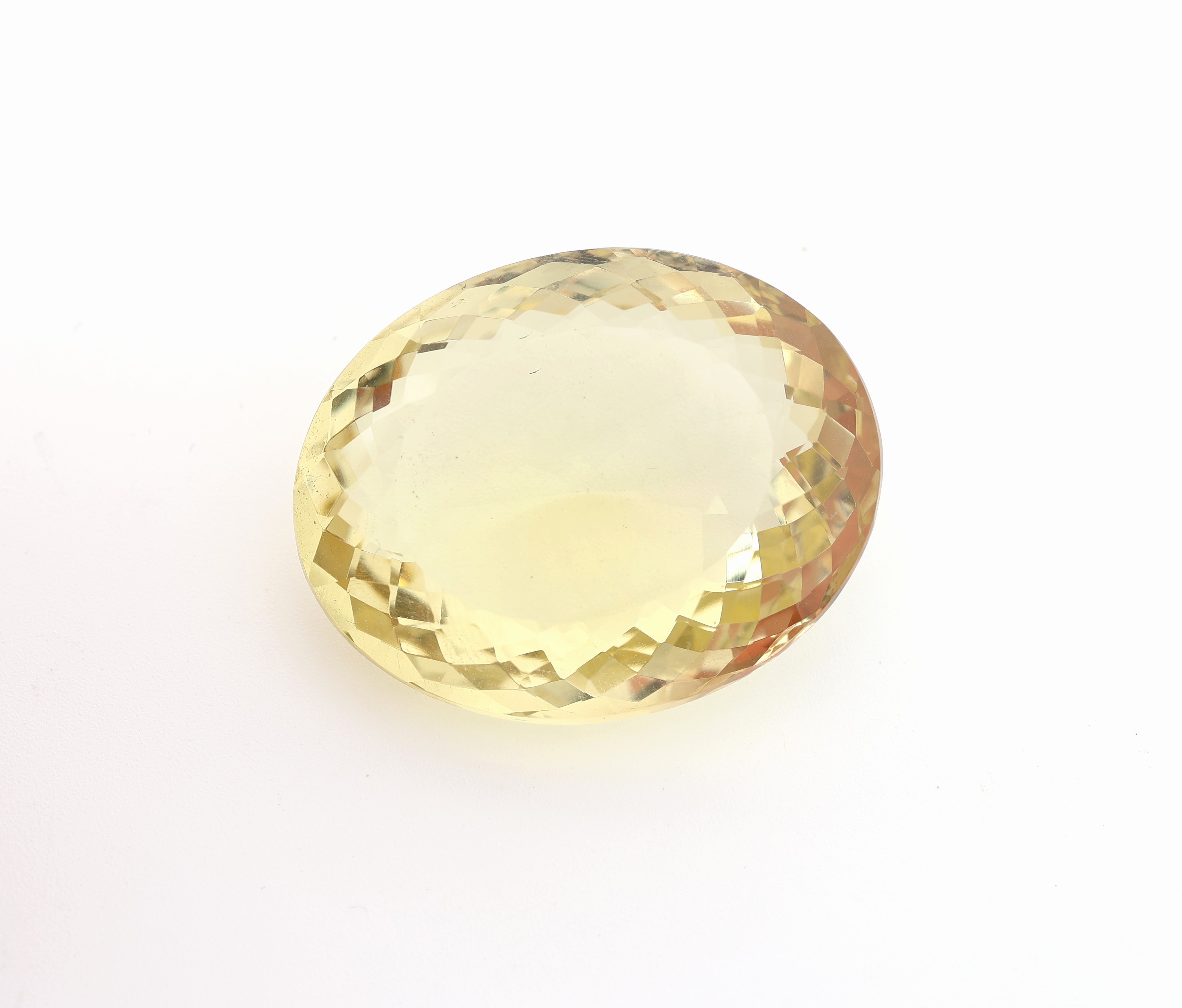 Detail a: Loser Lemoncitrin, ca. 91.03 ct, ovalfacett.