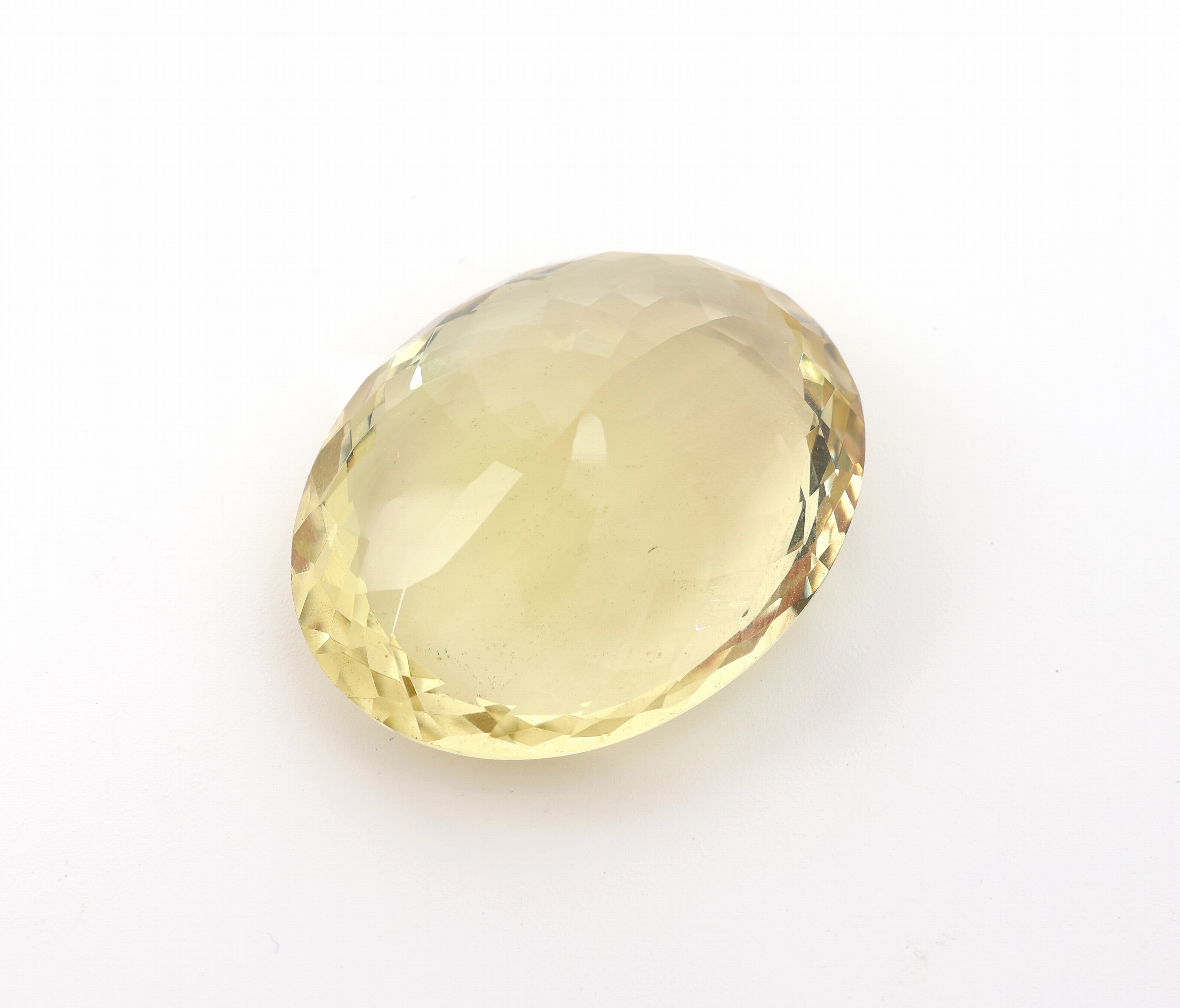 Detail b: Loser Lemoncitrin, ca. 91.03 ct, ovalfacett.