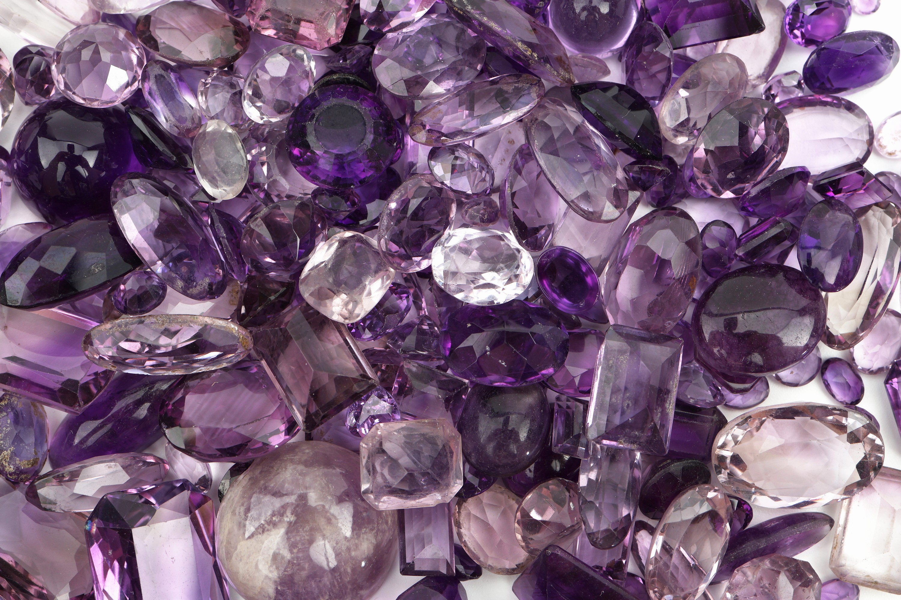 Detail a: Lot lose Amethyste, ca. 729 ct, versch. Schliffformen und Größen, Ausfassware