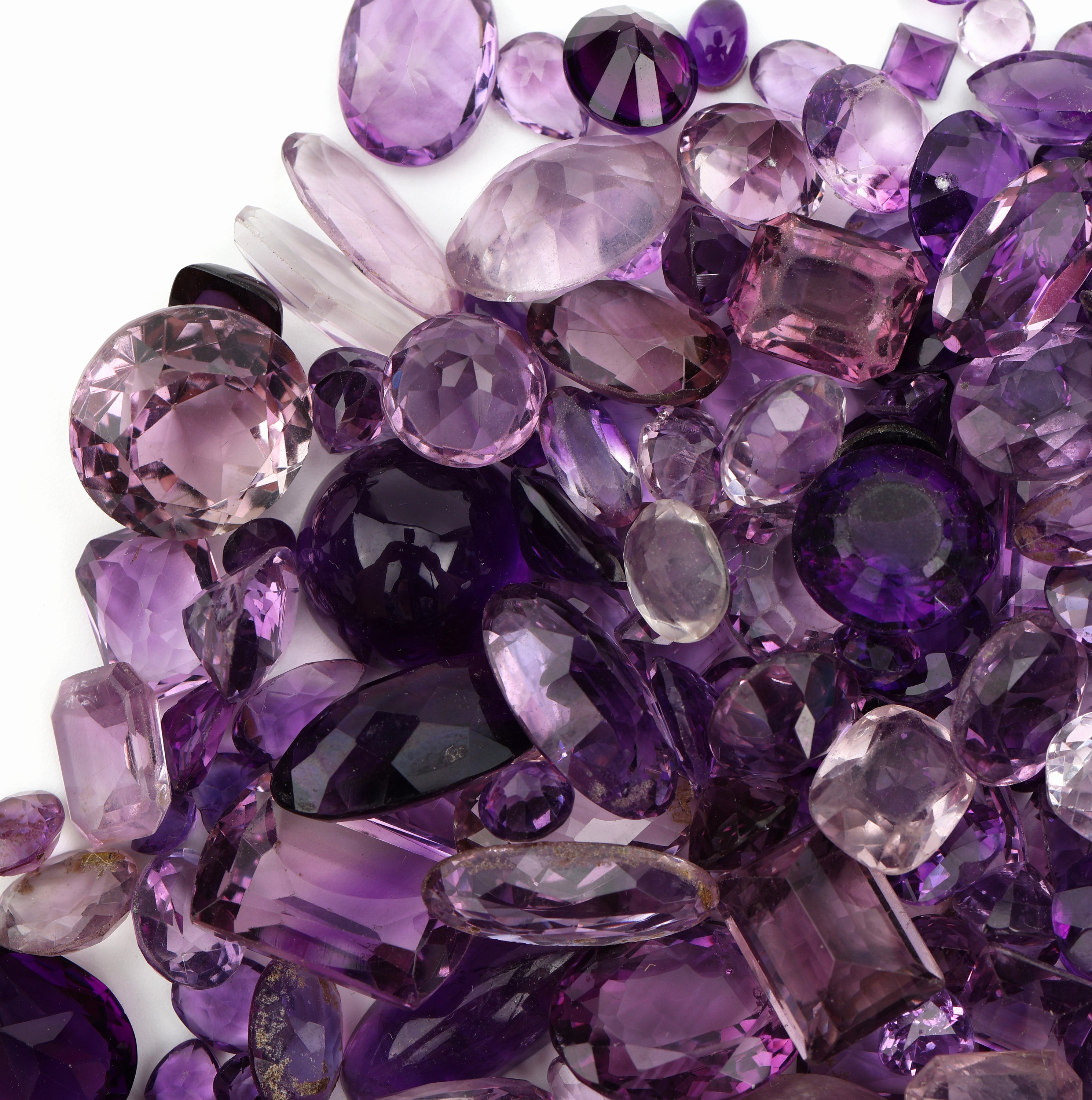 Detail b: Lot lose Amethyste, ca. 729 ct, versch. Schliffformen und Größen, Ausfassware