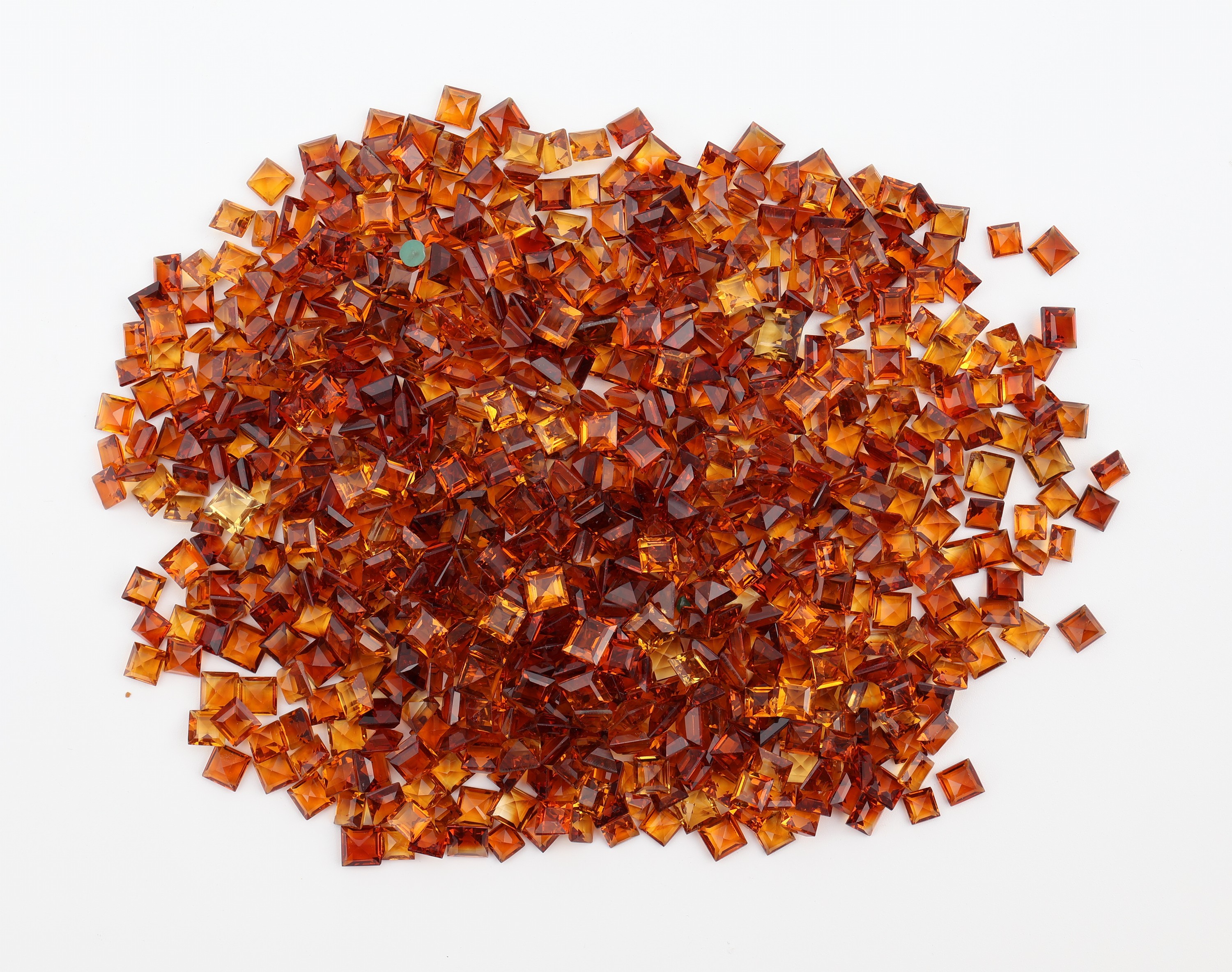Lot lose Citrine, ca. 511 ct, versch. Größen, Formen und Farbnuancen