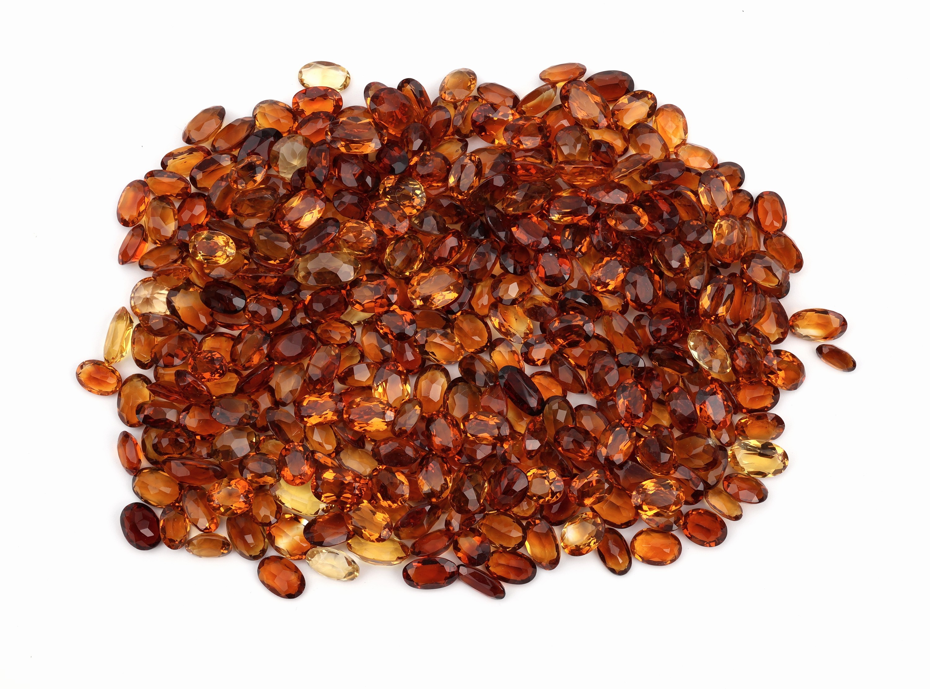 Lot lose Citrine, ca. 572 ct, versch. Formen, Größen und Farbnuancen