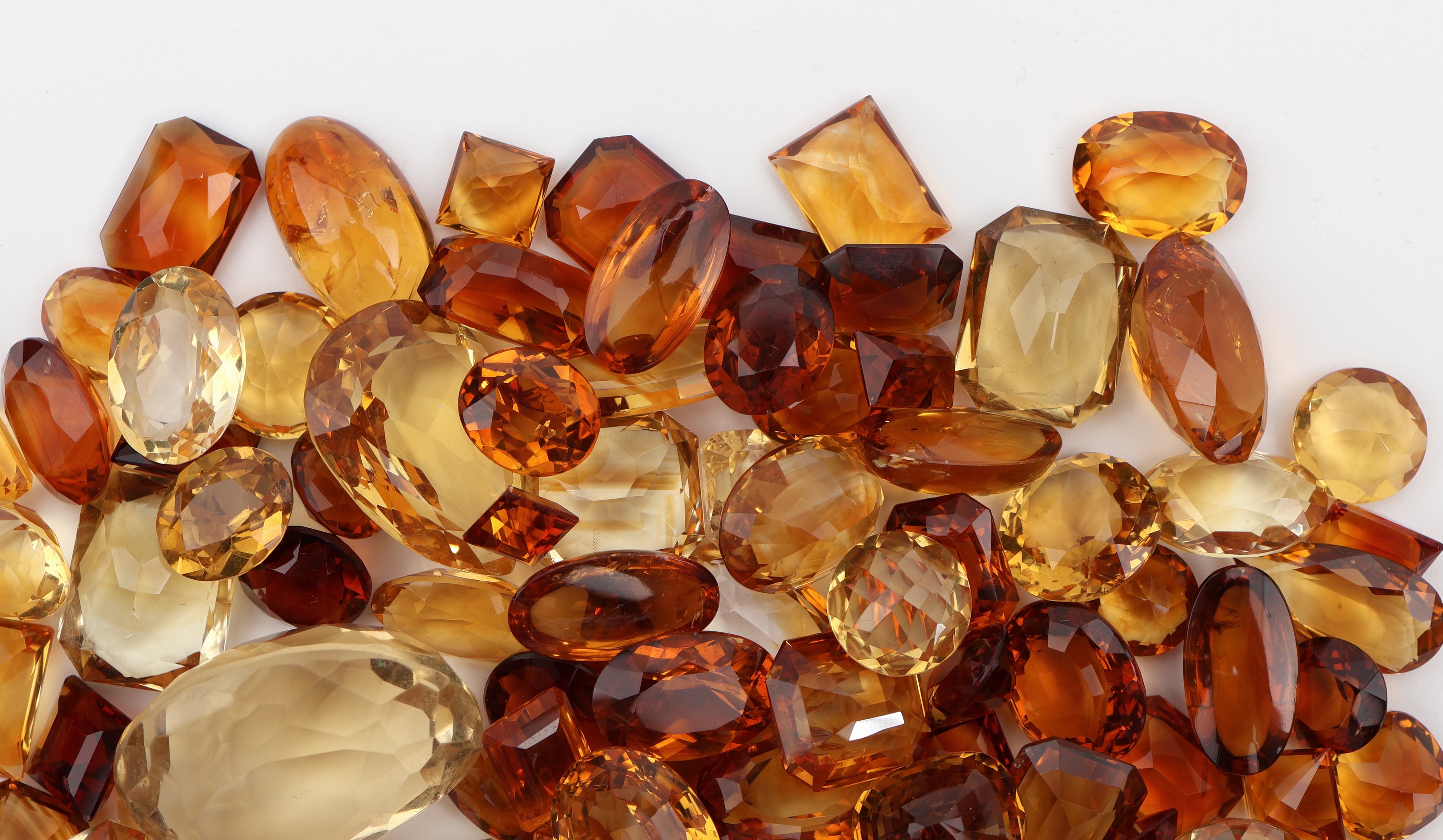 Detail a: Lot lose Citrine, ca. 717 ct, versch. Grössen, Formen und Farbnuancen