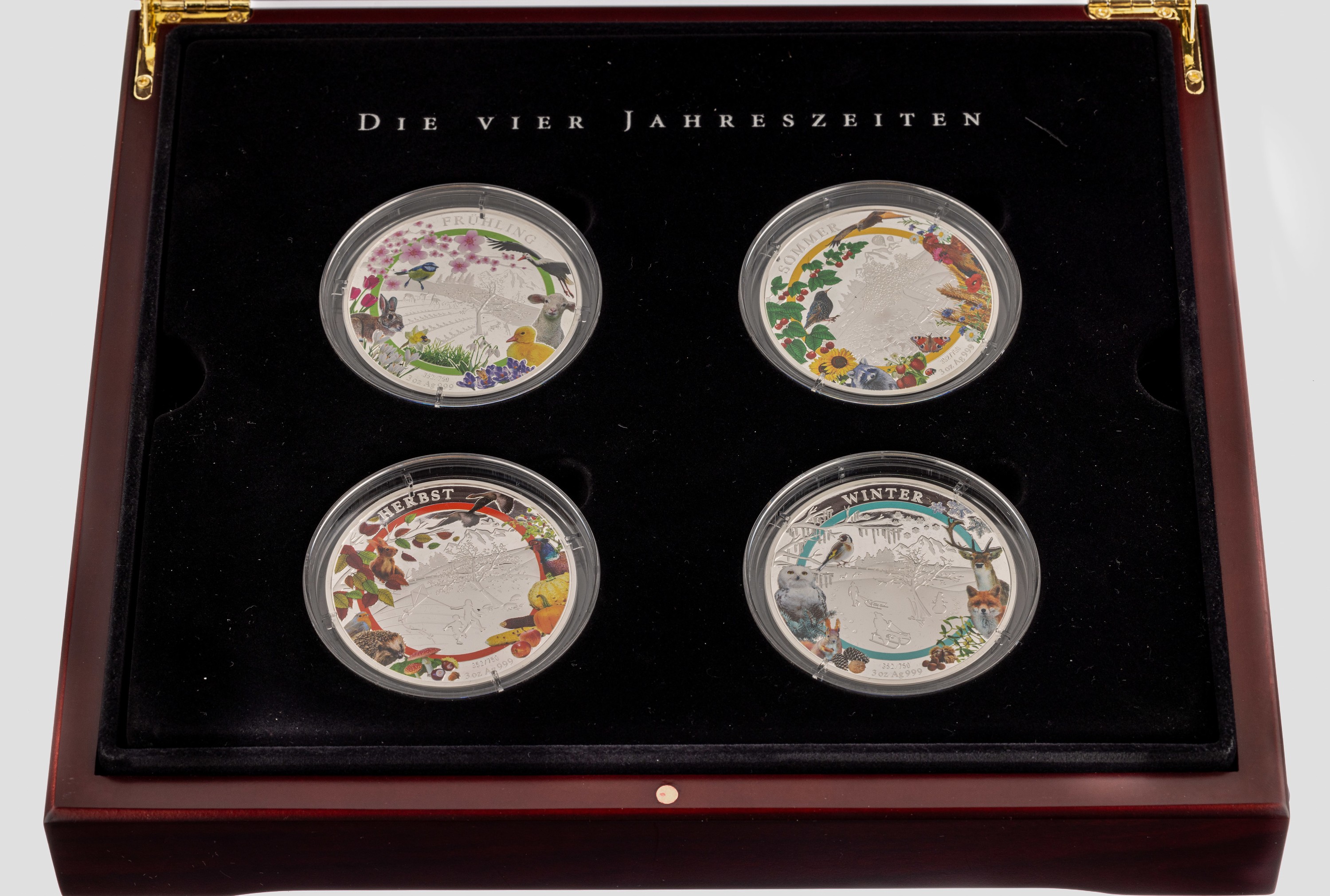3-Unzen-Silbergedenkprägung "Die Vier Jahres- zeiten", 4 farbveredelte Gedenkprägungen in 999/000 Silber, Durchm. ca. 65 mm, limit. te ...