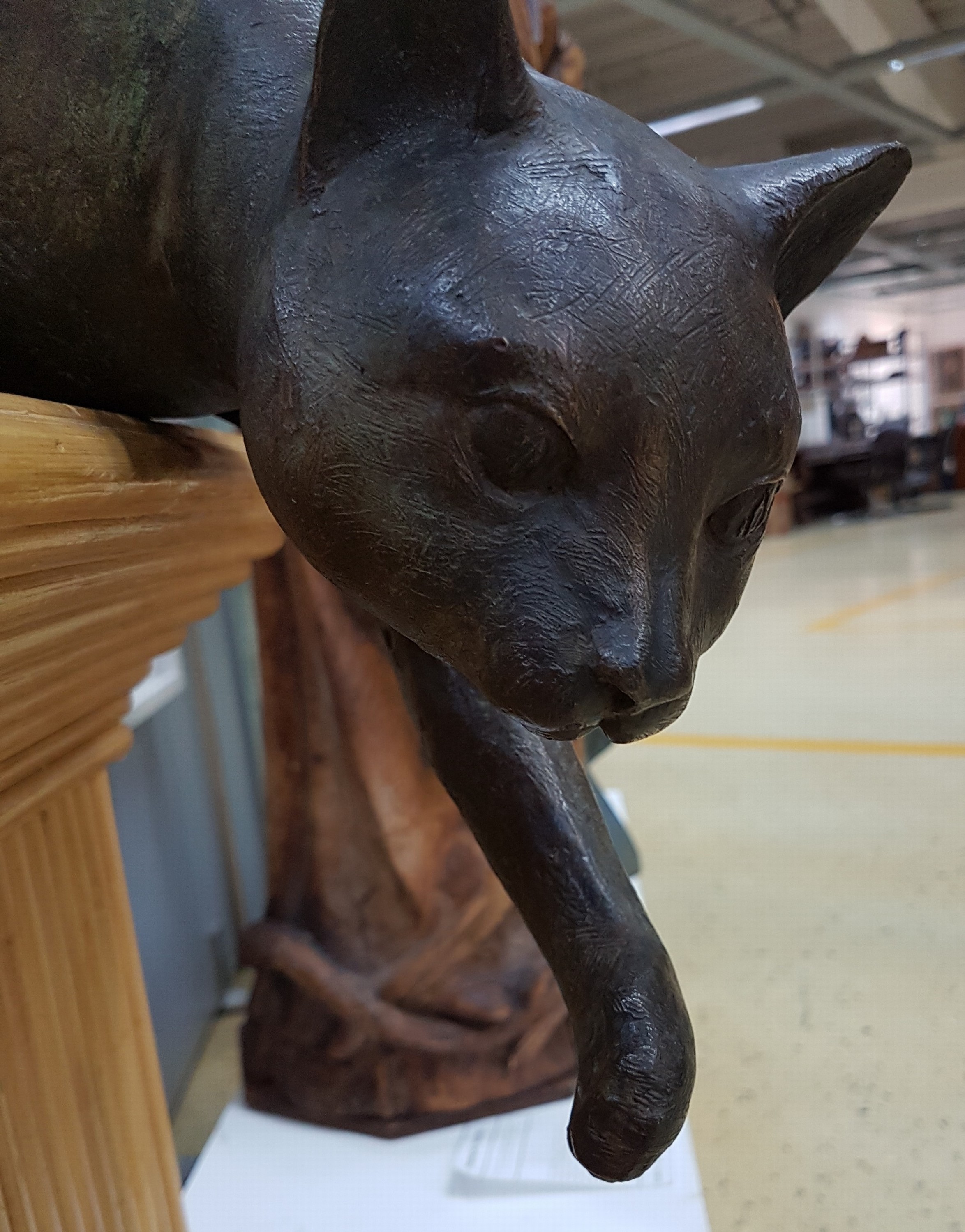 Detail d: Jürgen Ebert, geb. 1964, Studium AK München bei Prof. Koch, ansässig Bad Griesbach, hier: große Katze, Bronzeskulptur im ...