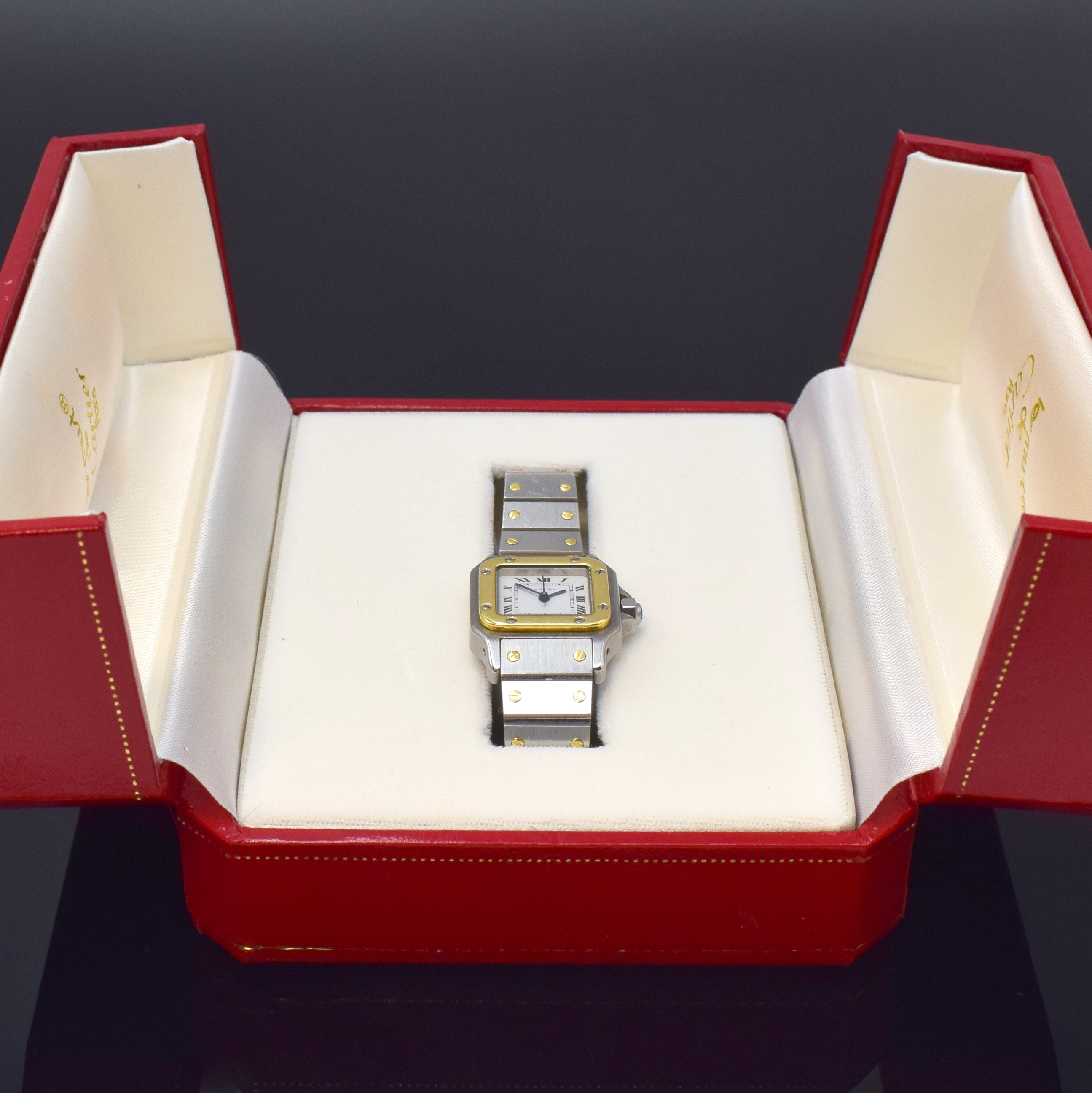 Detail e: CARTIER Santos Damenarmbanduhr in Stahl/Gold, Schweiz um 1990, Automatik, orig. Gliederband m. Faltschl., Boden 8-fach verschr., Schmuckkrone, ...