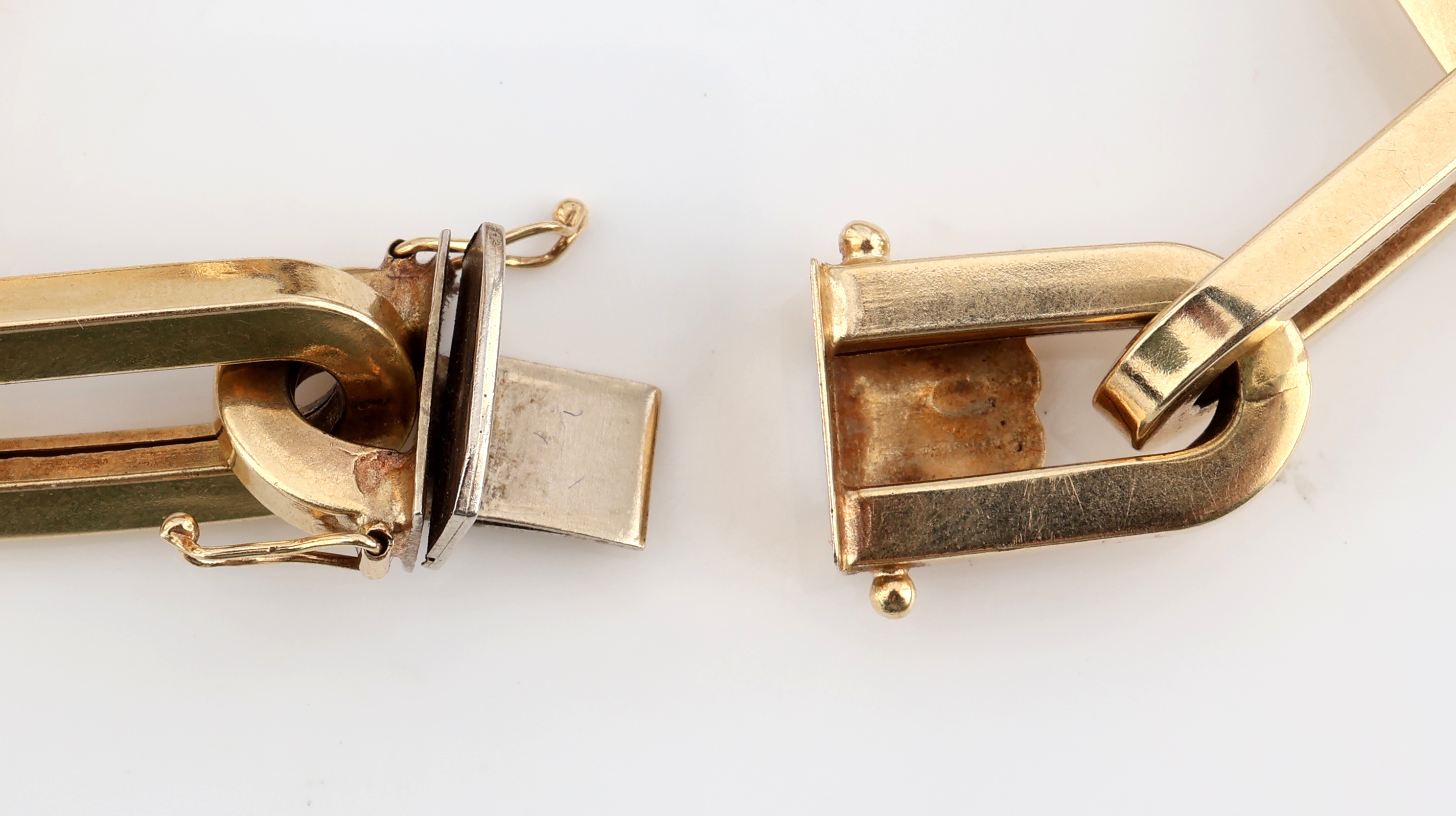 Detail c: 14 kt Gold Armband, GG 585/000, ovale Glieder, L. ca. 20 cm, Kastenschloss mit 2 Sicherheitsachten, ca. 26.6 g
