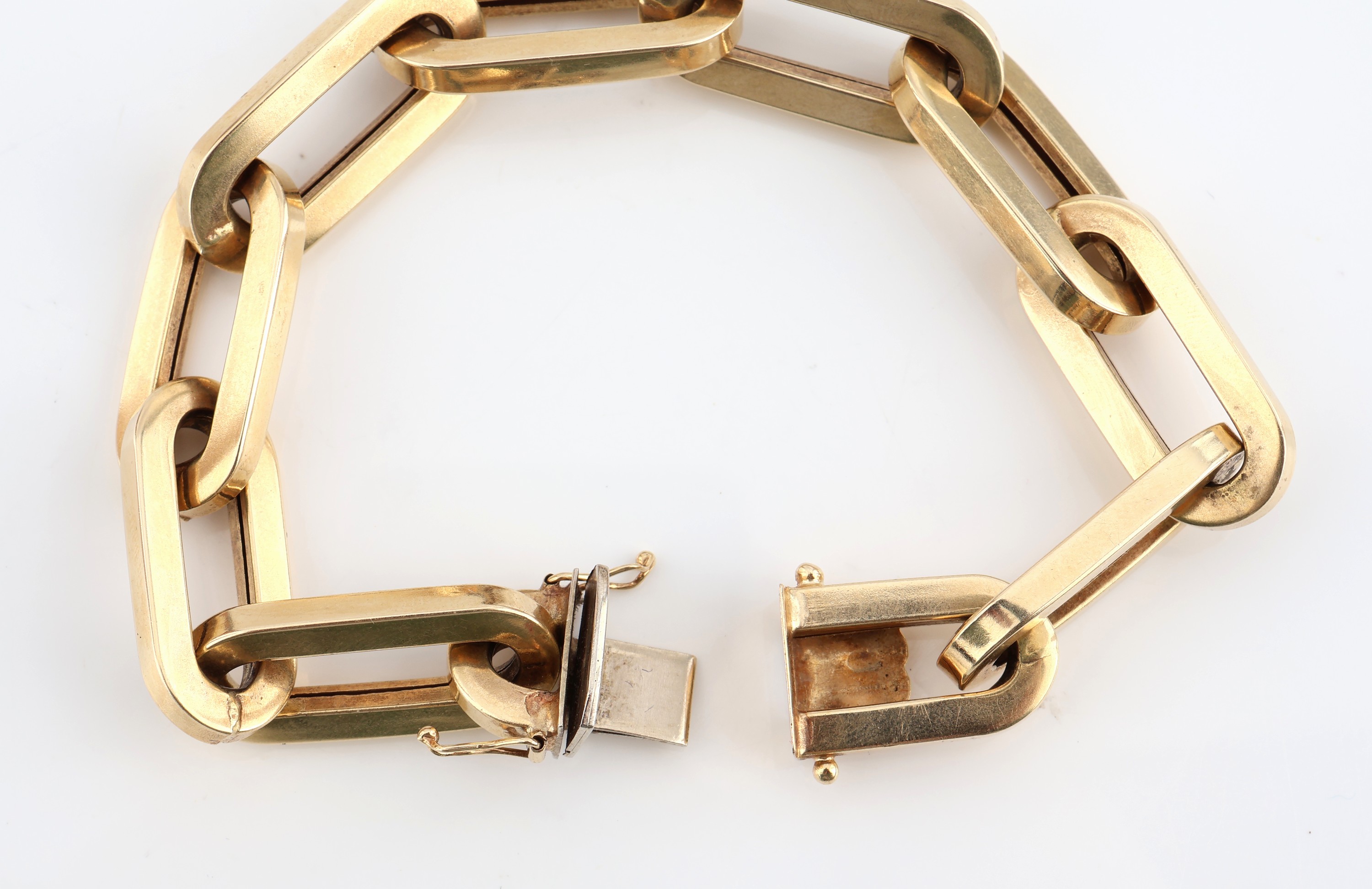 Detail d: 14 kt Gold Armband, GG 585/000, ovale Glieder, L. ca. 20 cm, Kastenschloss mit 2 Sicherheitsachten, ca. 26.6 g