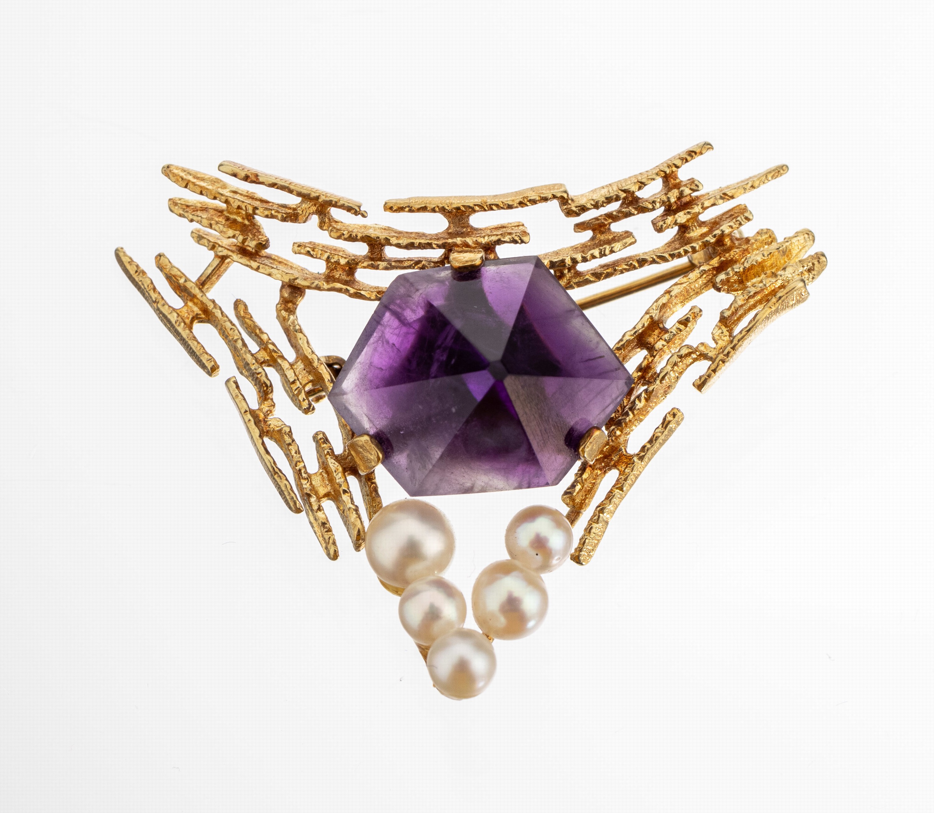14 kt Gold Amethyst-Perl-Brosche, GG 585/000, aussergewöhnliche Gestaltung, mittig Amethyst in Fantasieschliff, 5 kl. Akoyazuchtperle, ca. 4 x 3 ...