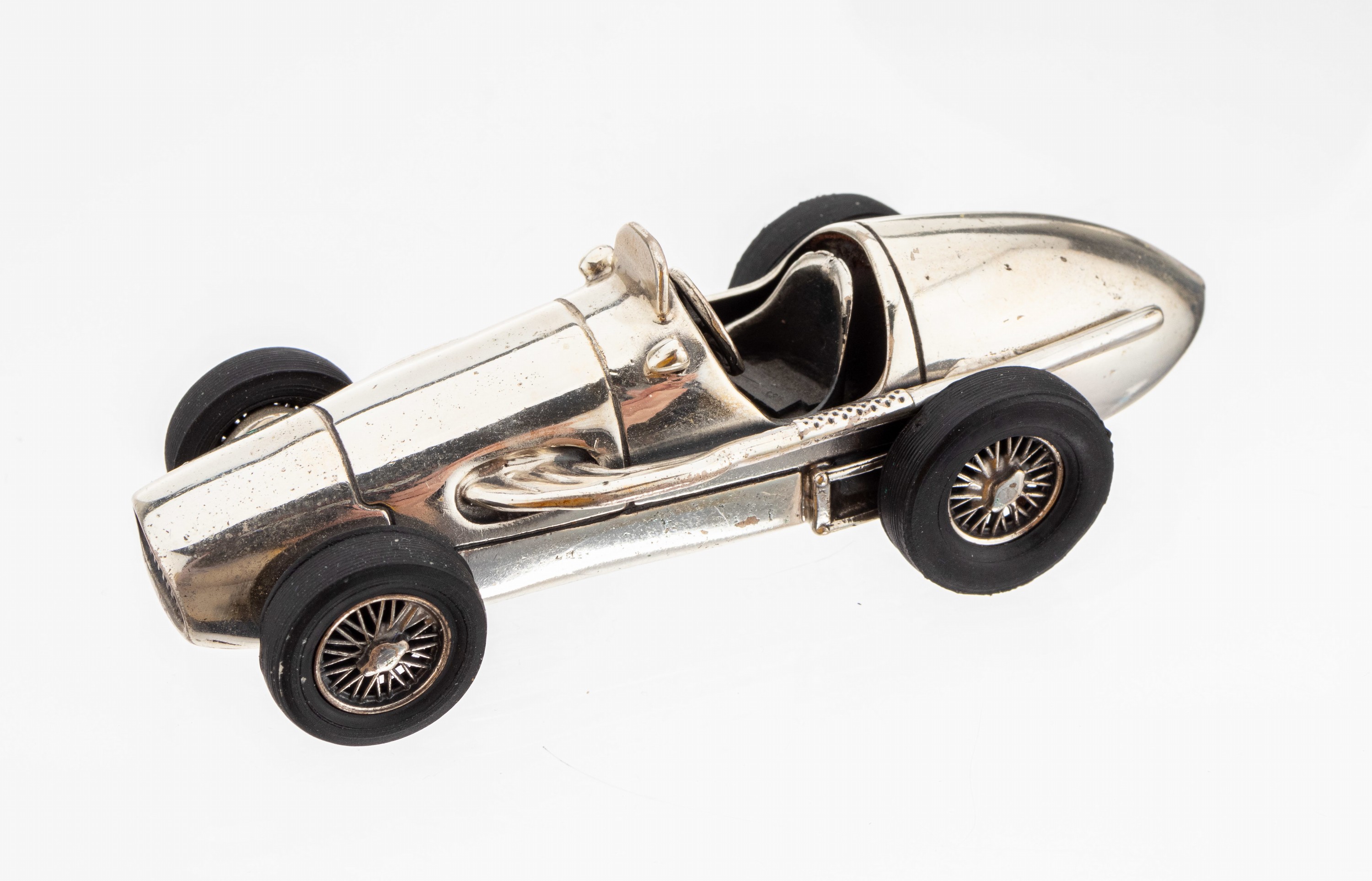 Ferrari 500 Modell, 925er Silber, vollplastische Darstellung des Ferrari 500 F2,1951, Räder Gummi, L. ca. 9 cm, ca. 79 g