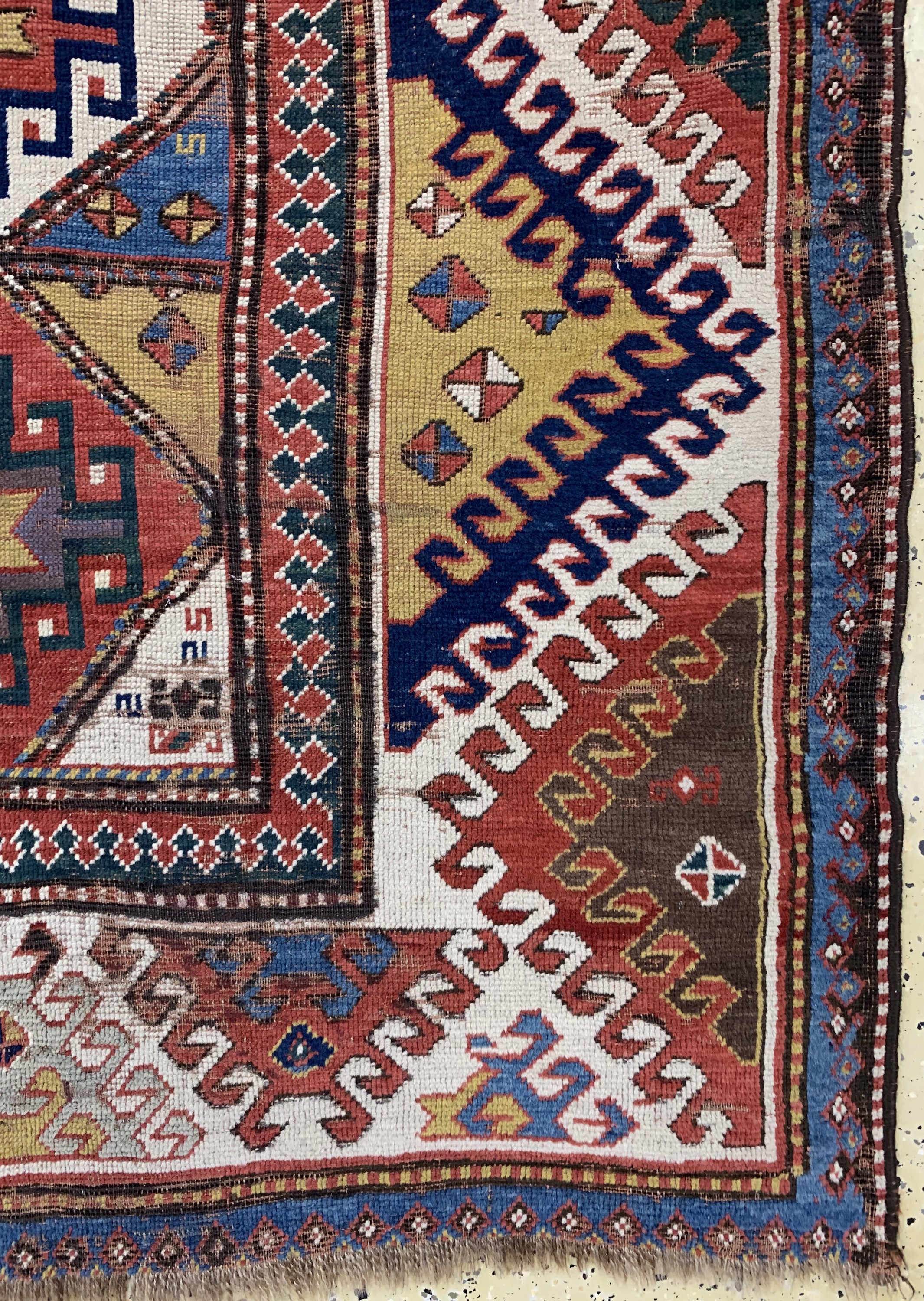 Detail a: "Bordjalou"Kazak antik, Kaukasus, Mitte 19.Jhd, Wolle auf Wolle, ca. 260 x 142 cm, EHZ: 3, (Alte Restaurierung)