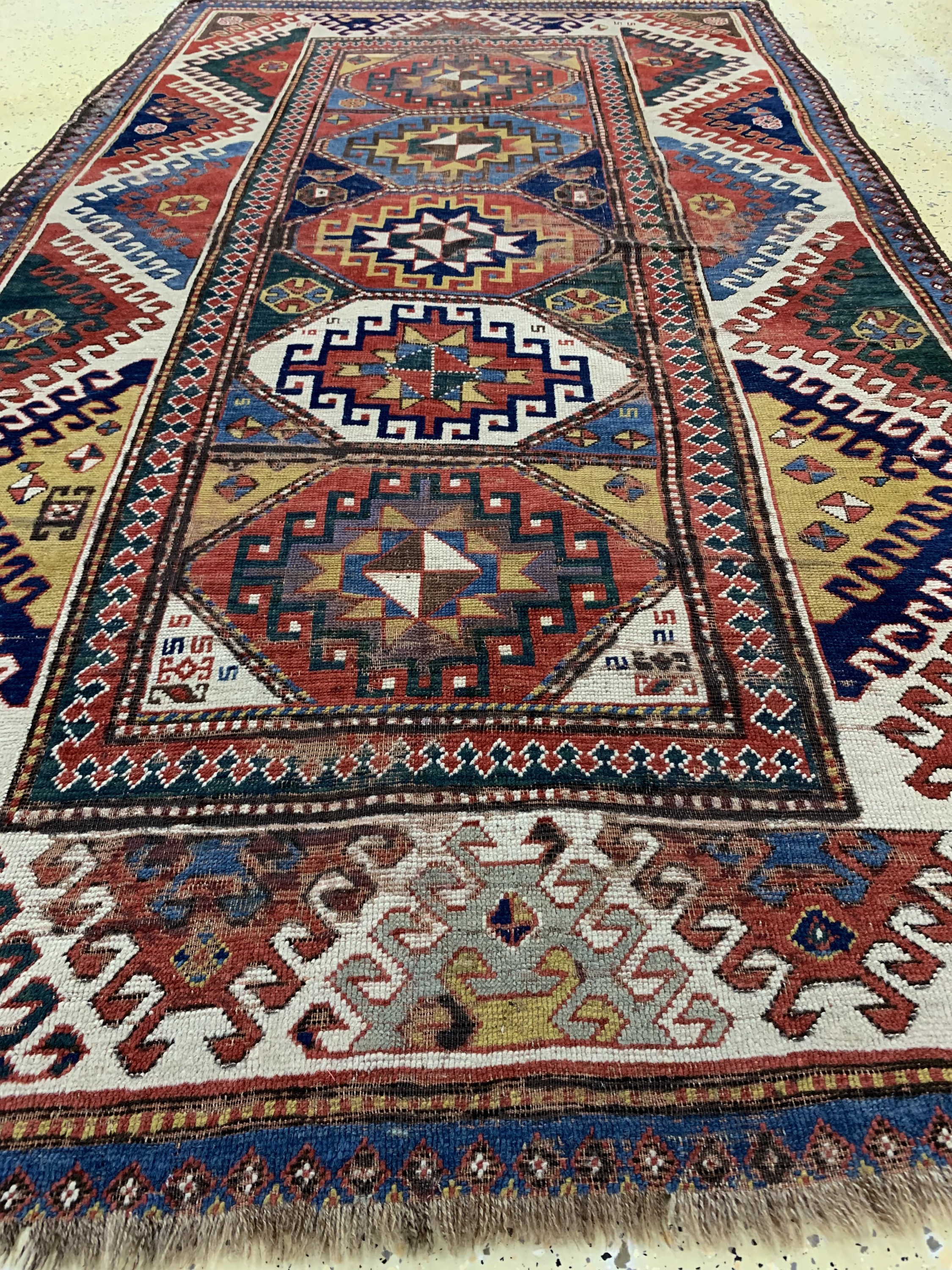 Detail d: "Bordjalou"Kazak antik, Kaukasus, Mitte 19.Jhd, Wolle auf Wolle, ca. 260 x 142 cm, EHZ: 3, (Alte Restaurierung)