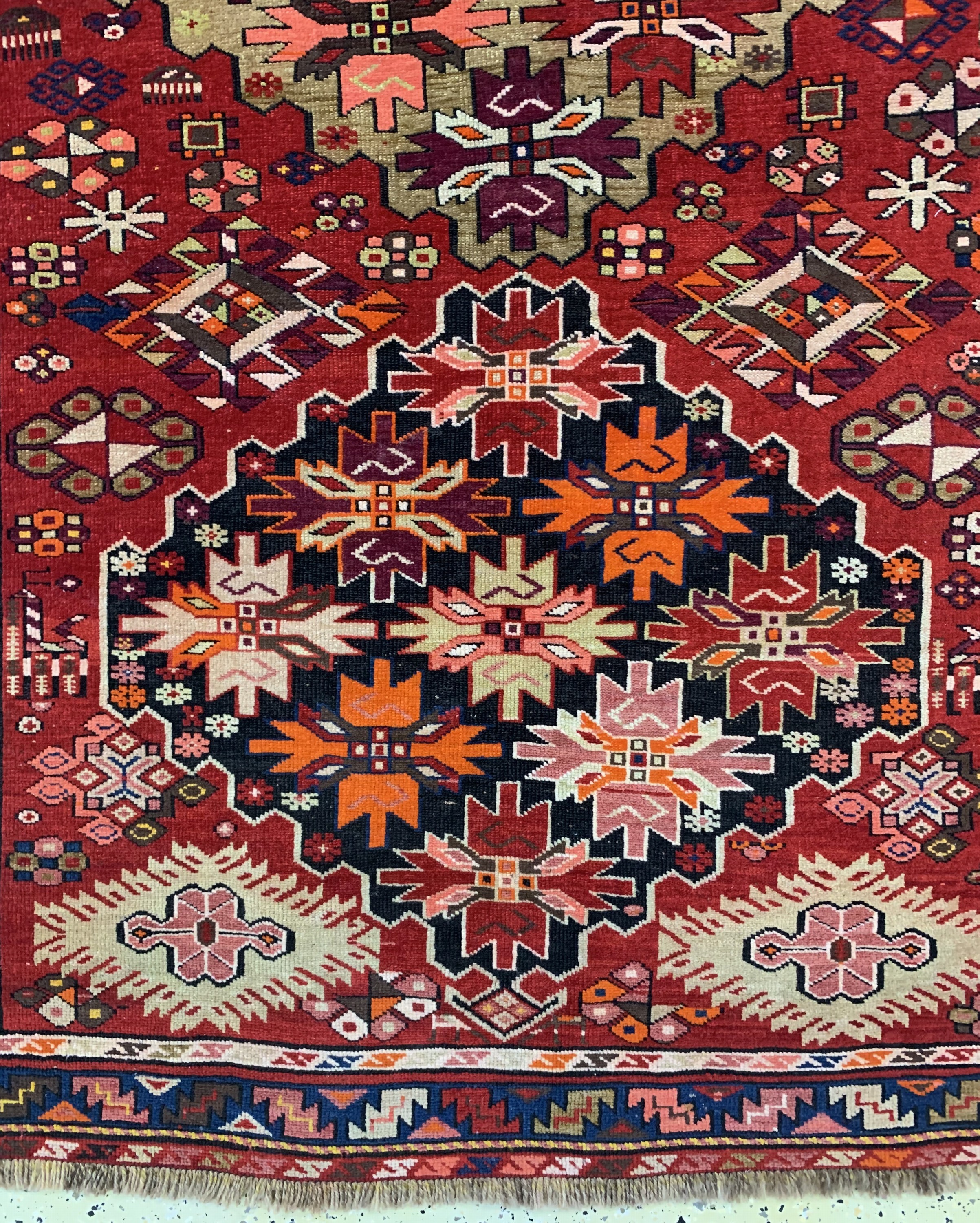 Detail a: Schirwan antik, Kaukasus, um 1900, Wolle auf Wolle, ca. 307 x 157 cm, verkürzt, EHZ: 3,(Alte Restaurierungen)