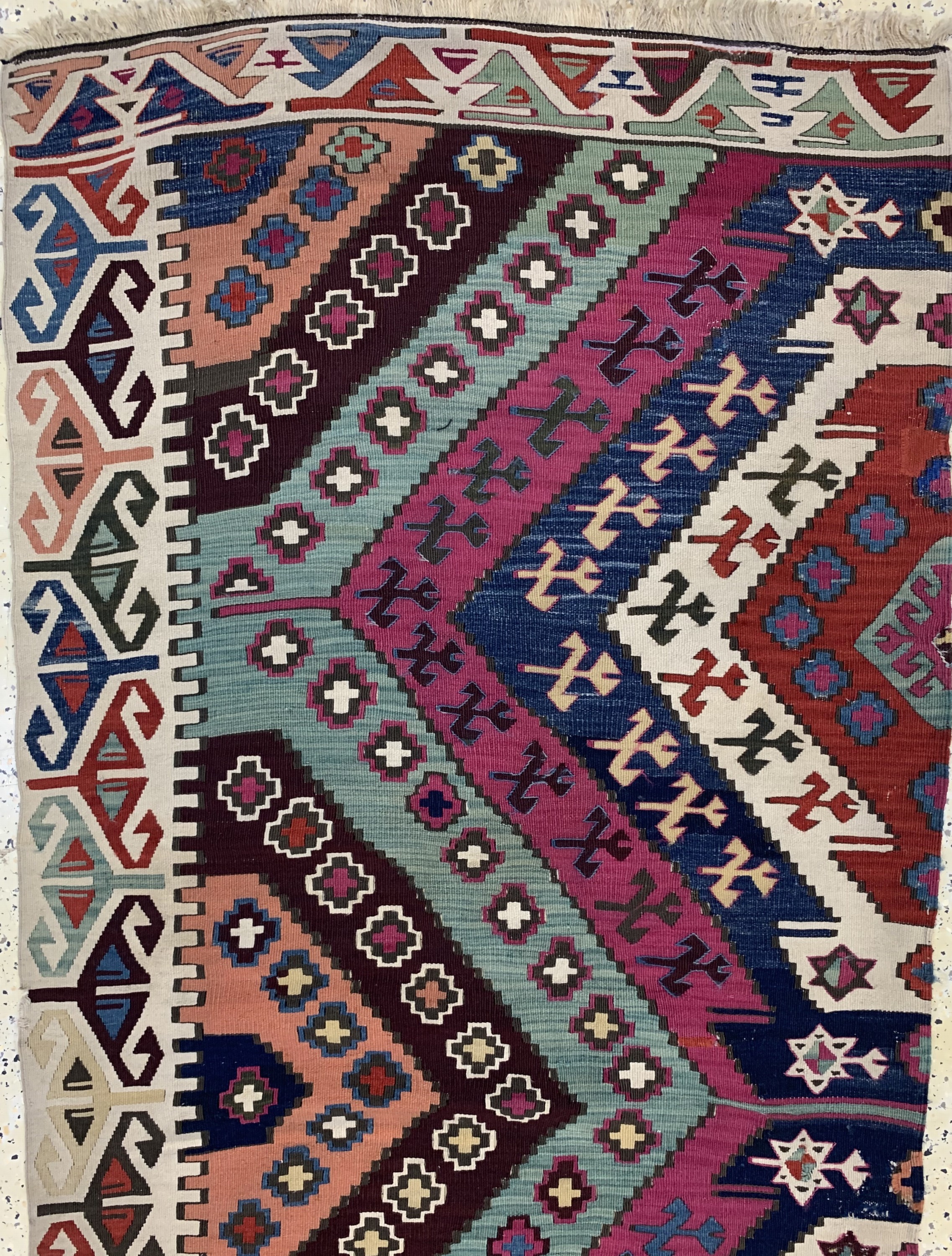 Detail a: Anatol Kelim antik, Türkei, um 1900, Wolle auf Wolle, ca. 424 x 90 cm, EHZ: 2, (geflickt)