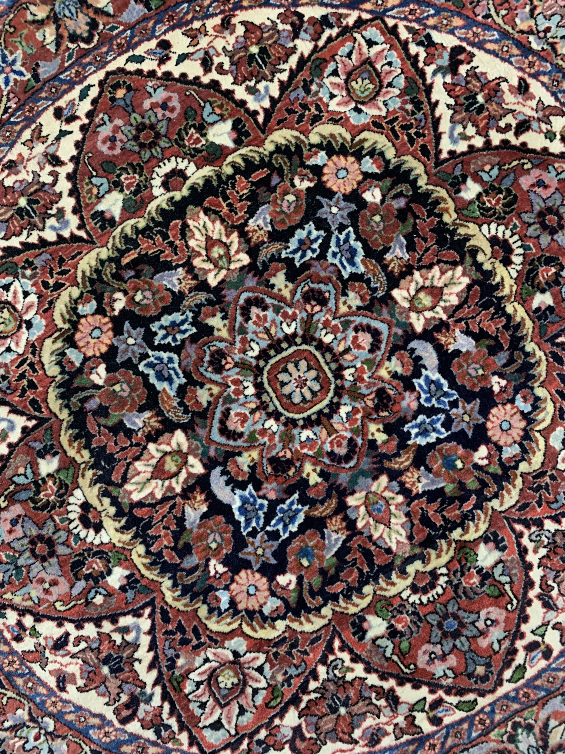 Detail a: Bidjar fein, Persien, Ende 20.Jhd, Korkwolle auf Baumwolle, Durchmesser: ca. 100 cm, EHZ: 2, (kleine Florfehlstelle)