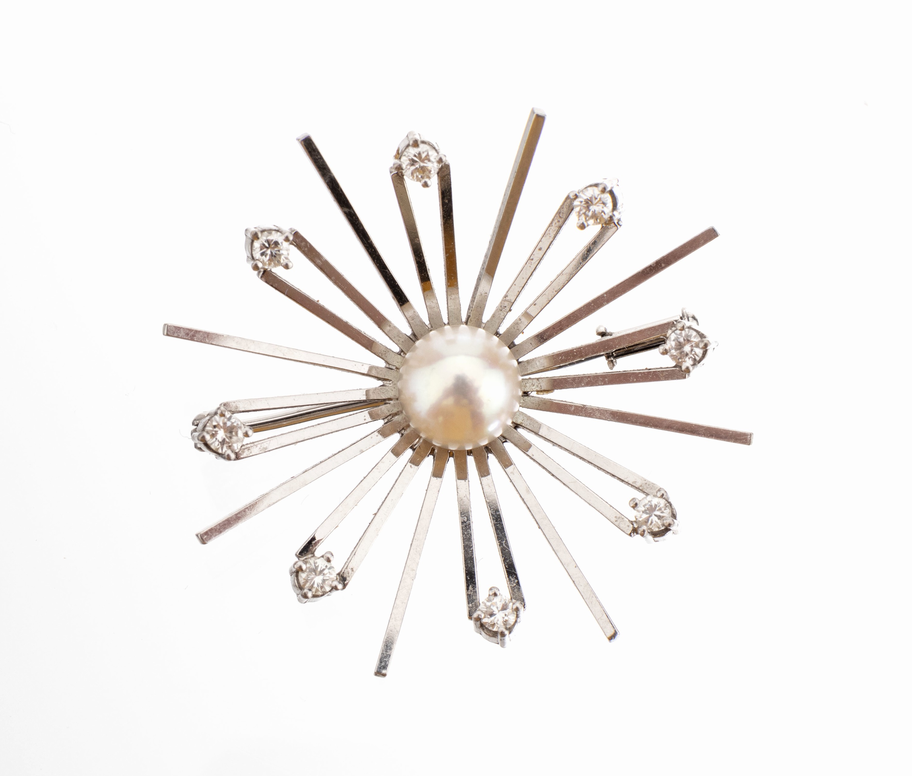 14 kt Gold Brillant-Perl-Brosche, WG 585/000, strahlenförmig, 8 Brillanten zus. ca.0.32 ct Weiß/si, mittig Akoyazuchtperle, D. ca. 3.5 mm, ca. 7.0 ...
