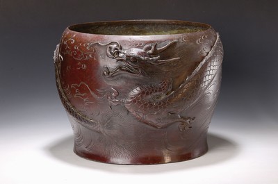 Image Large planter/basin, Japan, around 1880/90, bronze, surrounding dragon decoration, carved ...