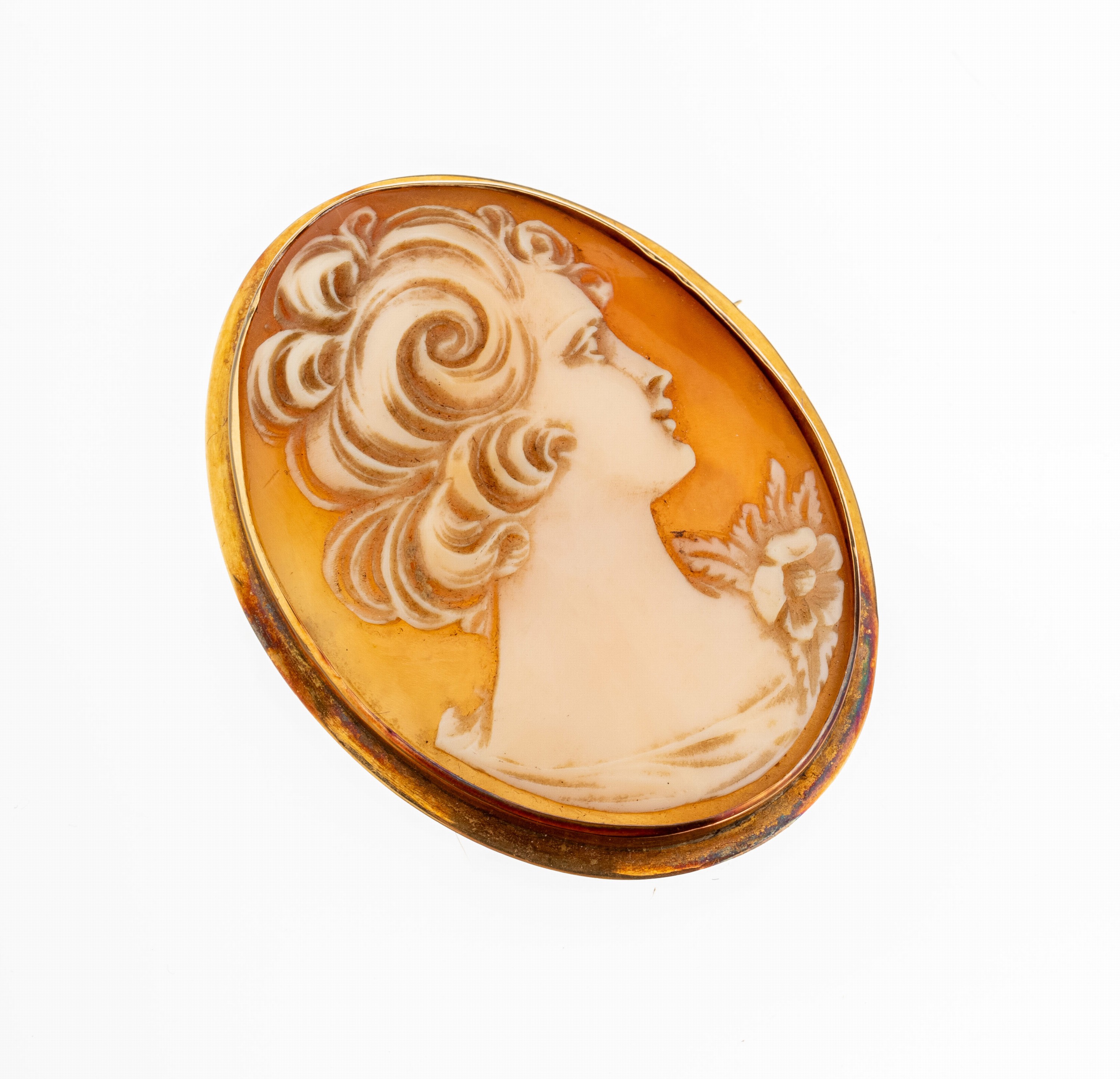 14 kt Gold Kamee-Brosche, GG 585/000 gepr.,ovale Muschelkamee, Darstellung einer jungen Frau, schlichte Rahmung