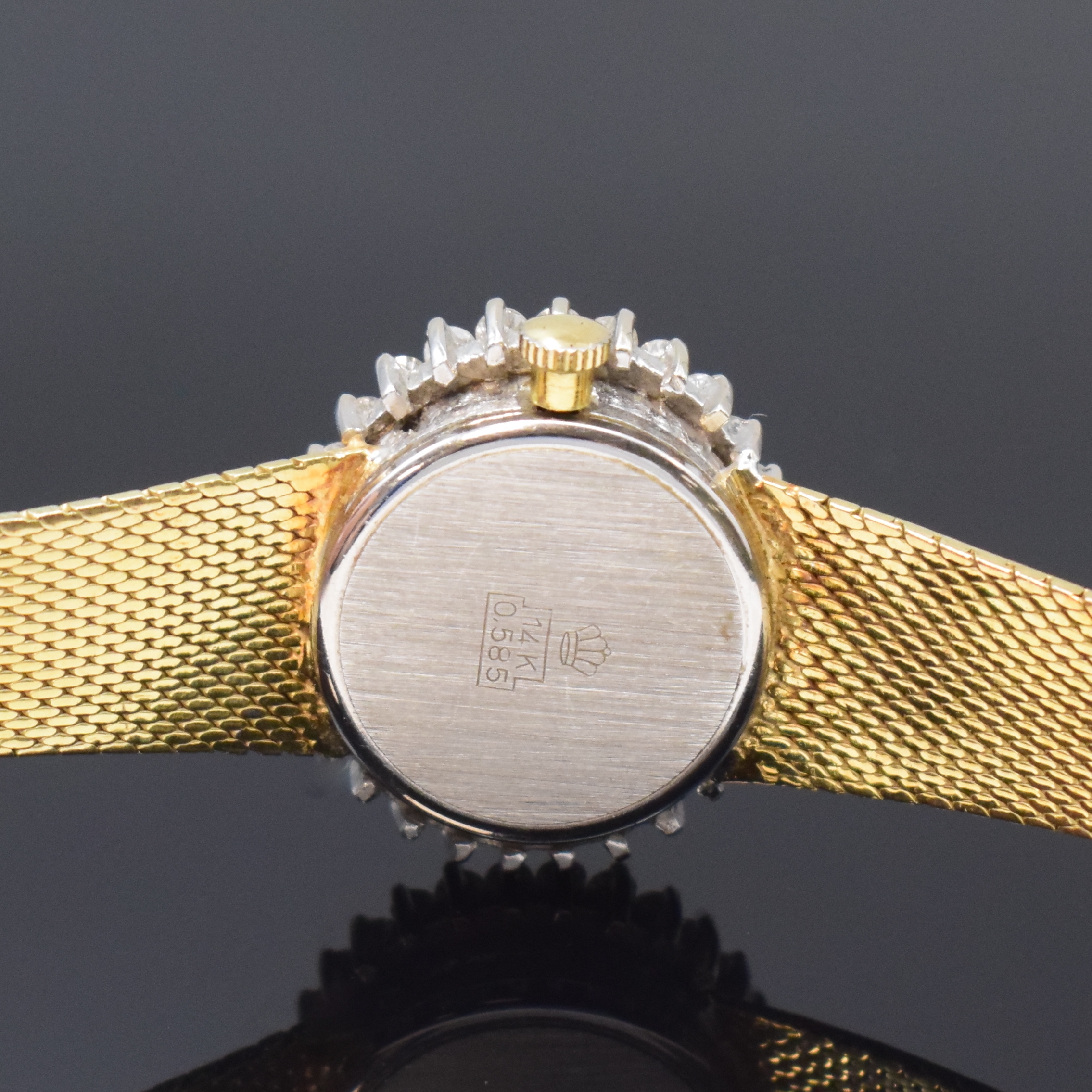 Detail d: ULTRA Damenarmbanduhr in GG/WG 585/000 mit Diamantlünette, Handaufzug, Deutschland um 1965, Boden aufgedr., Diamanten zus. ca. 1,5 ct, silb. ...
