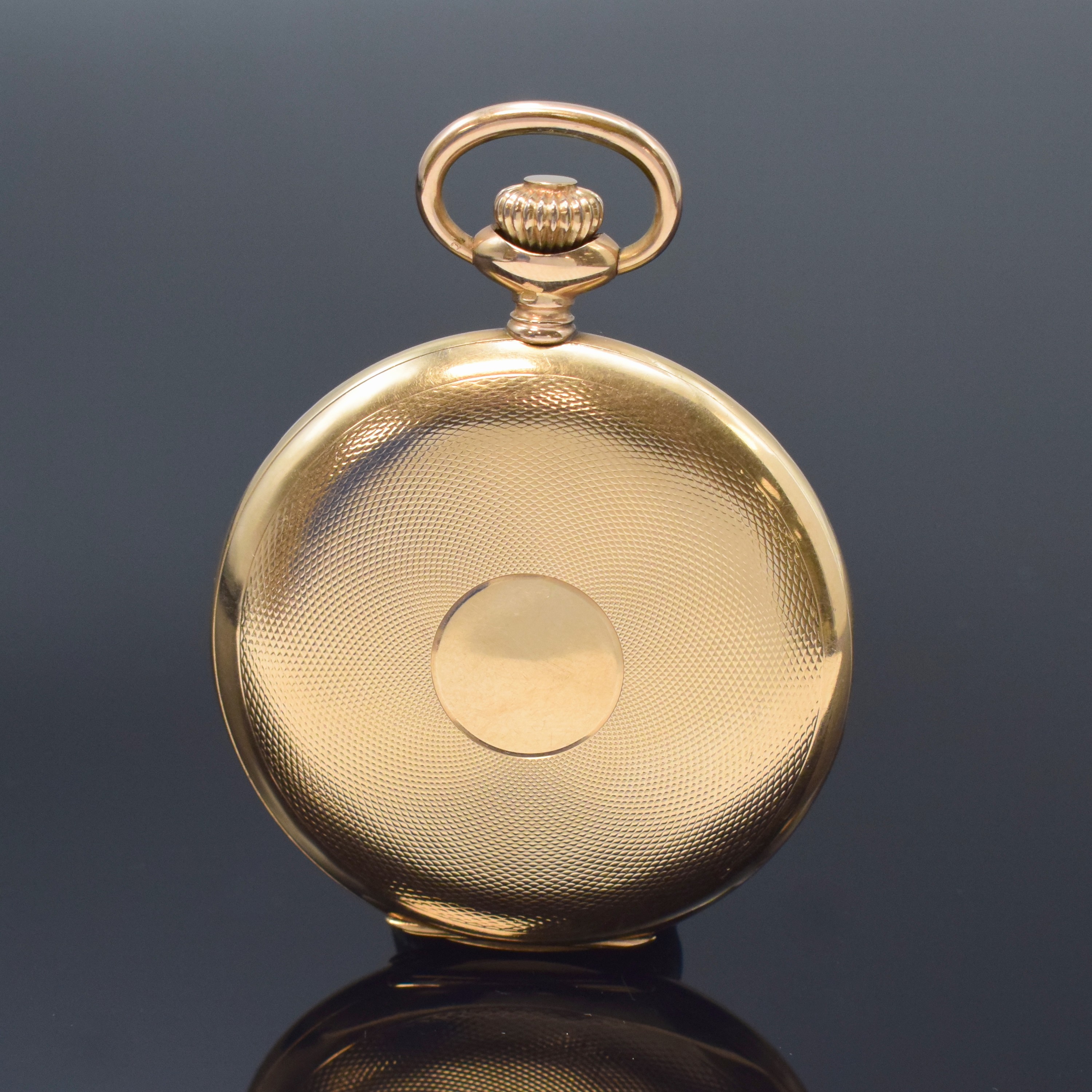 Detail b: ZENITH Herrensavonette in RG 585/000, Schweiz um 1920, guill. 3-Deckel Goldgeh. dell., Cuvette m. Medaillengrav., 2-tlg. Emailzifferbl., kl. Sek. b. ...