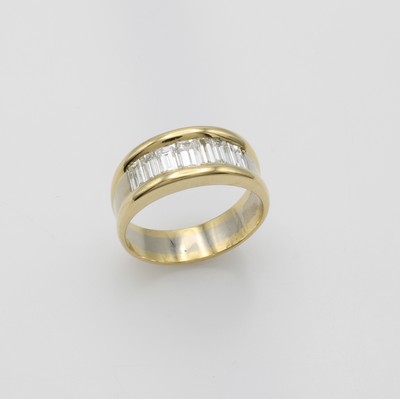 Image Ring mit Diamanten, GG/WG 750/000, 7 Dia- mantbag. zus. ca. 0.70 ct feines ...