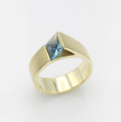 Image Ring mit Blautopas, GG 585/000, Topascarrée ca. 1.50 ct (beh.), z.T. matt., RW ...