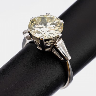 Image 26810663 - 14 kt Gold Diamant-Ring, WG 585/000, mittigAltschliffdiamant ca. 4.50 ct ...
