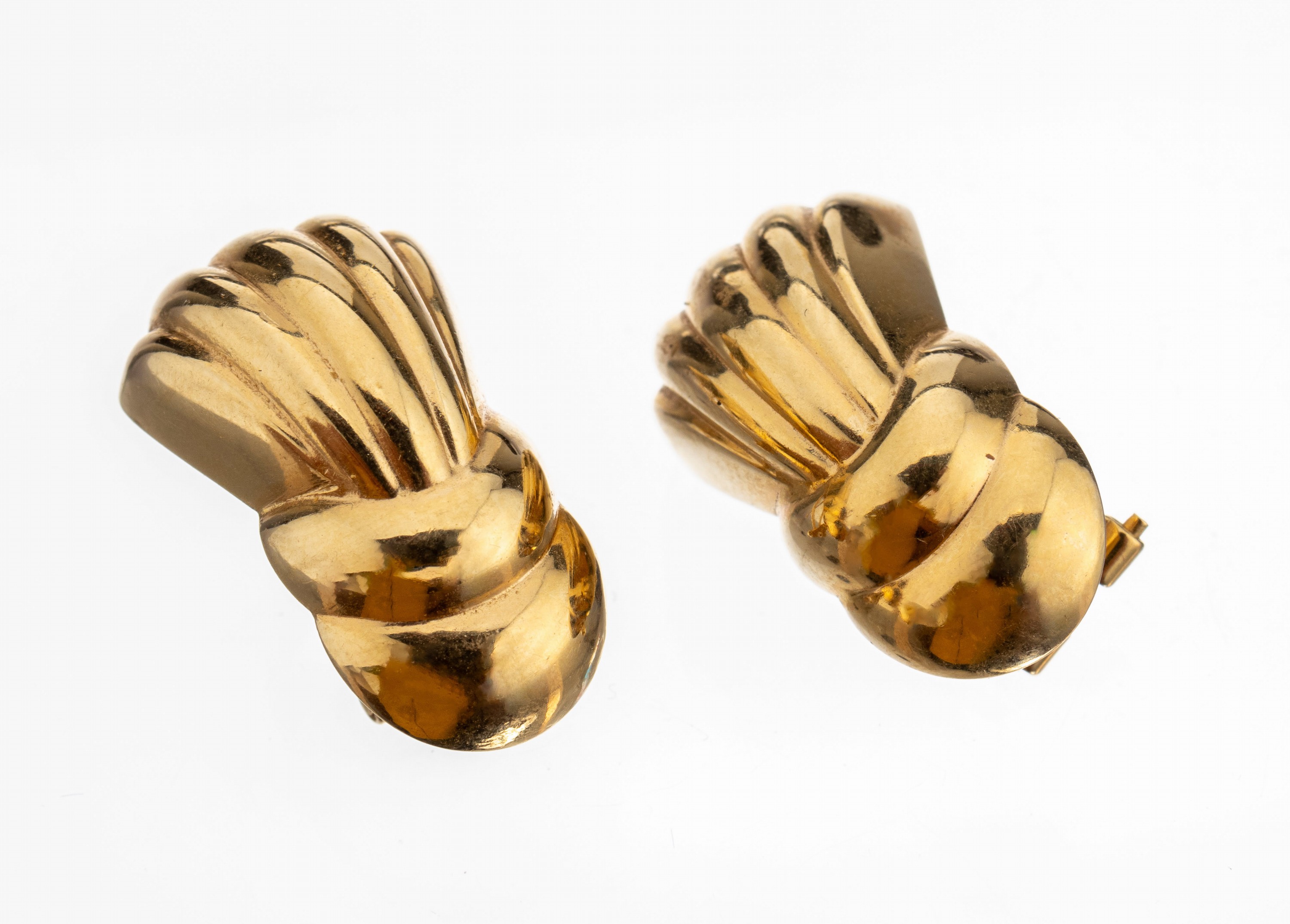 Paar 14 kt Gold Ohrstecker, GG 585/000, ca. 5.5 g, halbmassiv gearbeitet, zusätzl. Clipbrisuren fürbesseren Tragekomfort