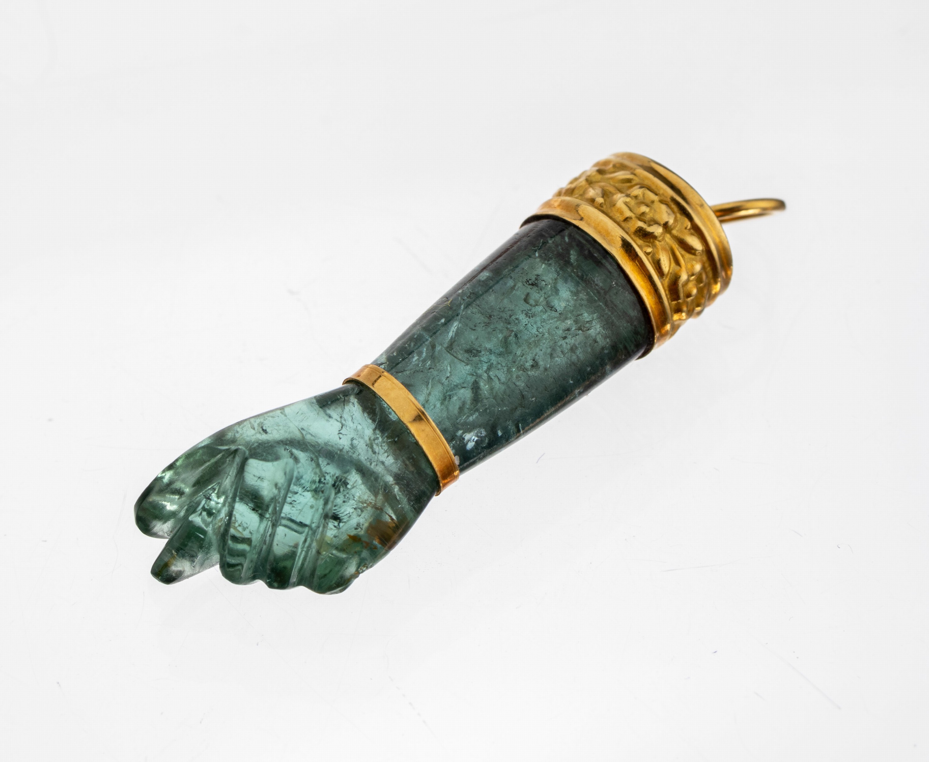 18 kt Gold Aquamarin-Anhänger in Form einer Figa Hand, GG 750/000, Aquamarin geschnitten, geschliffen und poliert, L. ca. 4 cm