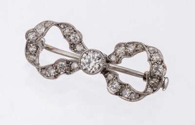 Image Platinum diamond-brooch , approx. 1900, Pt. tested, bow, 27 old cut diamonds total ...