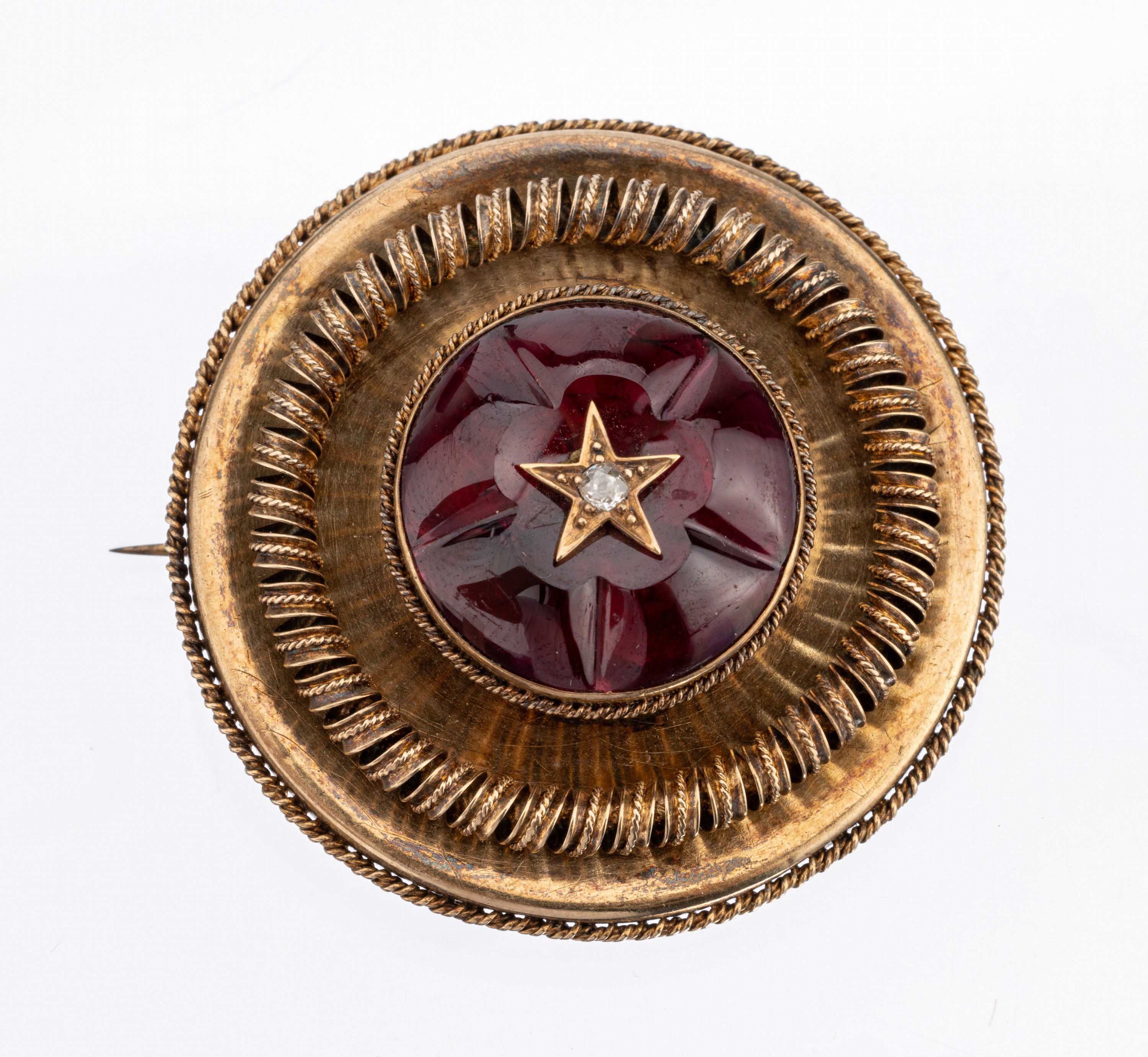 Außergewöhnliche 8 kt Gold Granat-Diamant -Brosche, GG 333/000 gepr., um 1890, rund, mittig geschnittener Granat, 1 Altschliffdiamant in ...