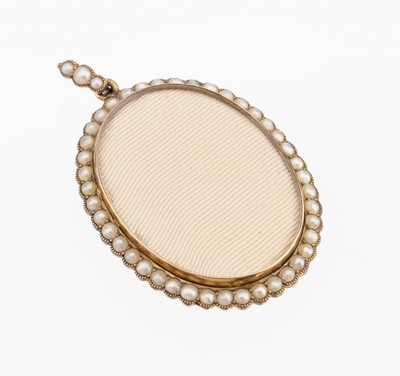 Image 8 kt gold pearl-locketpendant , YG 333/000 tested, probably approx. 1900, oval, front ...