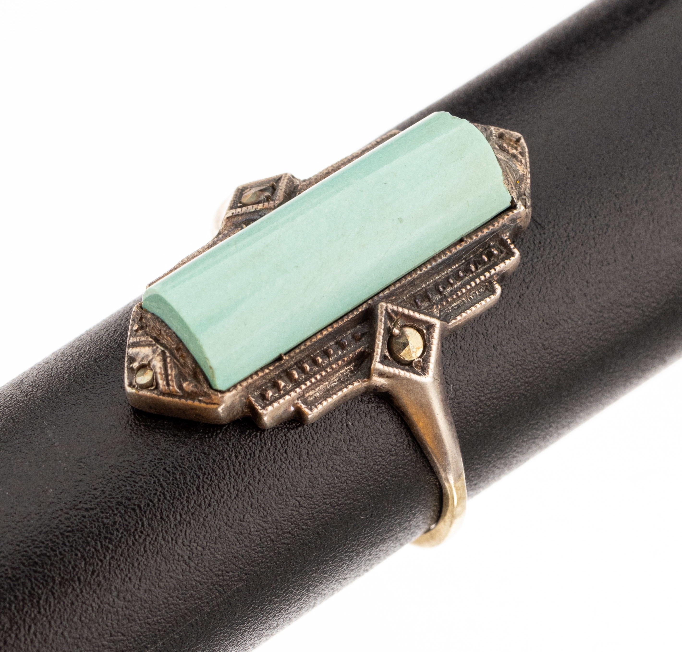 Art-Deco Türkis-Ring, um 1920, Ringkopf Silber, länglicher Türkiscabochon, Markasitbesatz, Ringschiene, GG 585/000, sek.,RW 59