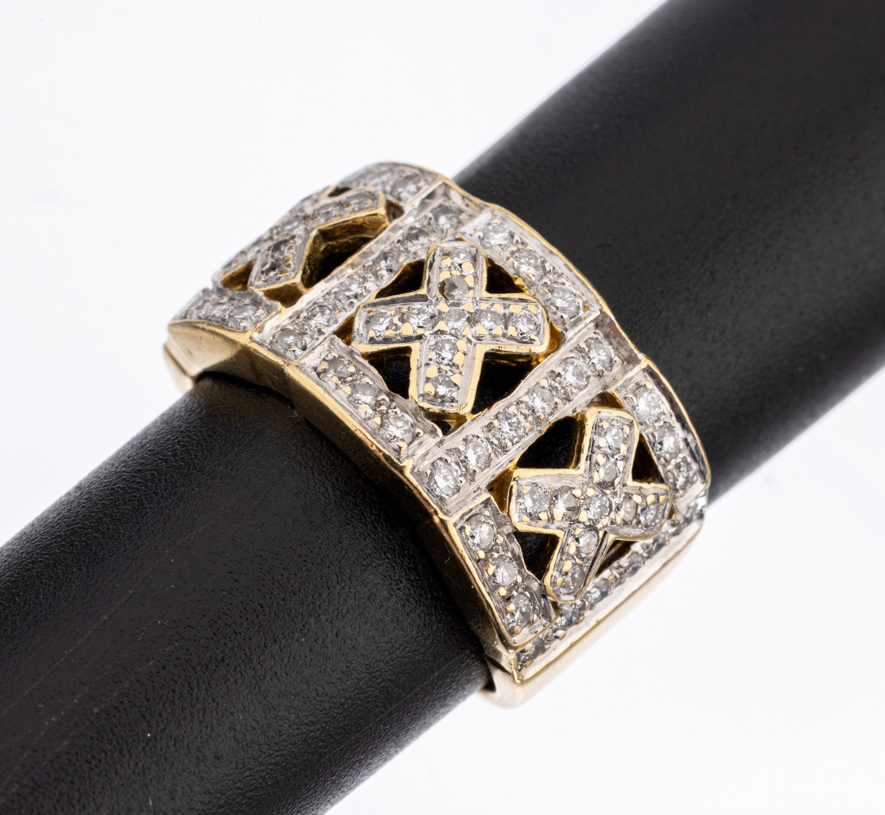 18 kt Gold Brillant-Ring, GG 750/000, durchbrochen, 68 Brillanten zus. ca. 0.80 ct Weiß/si, RW 51, ca. 8.5 g