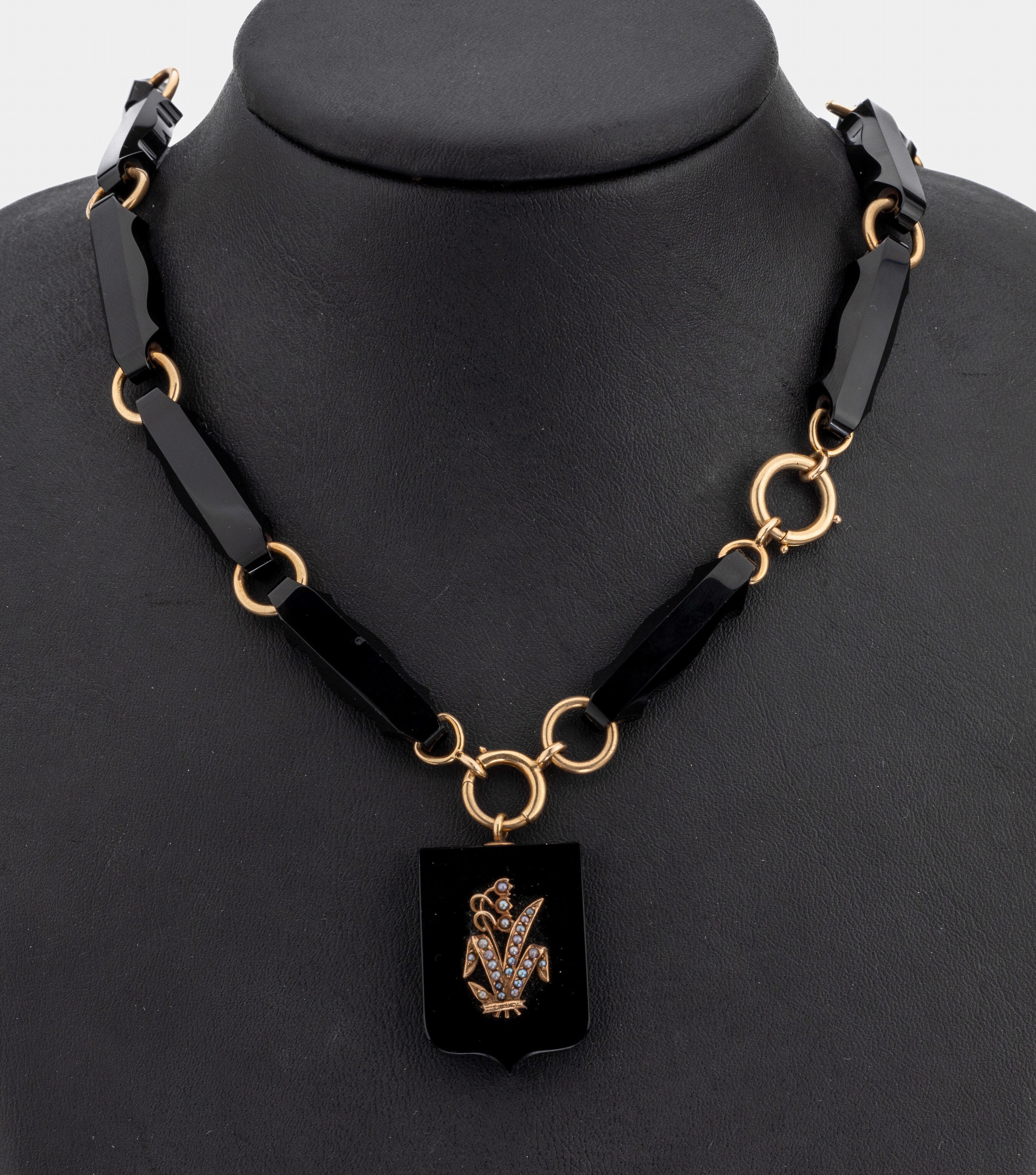Biedermeier 14 kt Gold Onyx-Collier, um 1850 -60, Glieder aus geschnittenem Onyx, verbunden mit Goldringen, Federringschließe, angehängter ...
