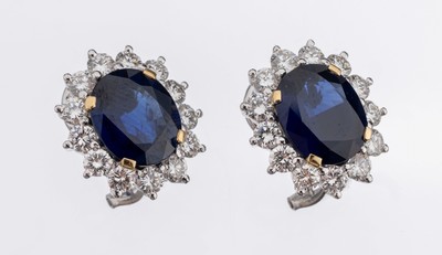 Image Pair of 18 kt gold sapphire-brilliant-earrings , WG 750/000, 2 oval bevelled sapphires ...