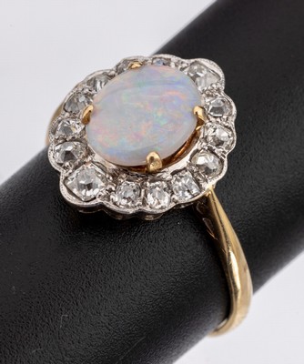 Image 18 kt gold opal-diamond-ring, YG 750/000 and platinum, approx. 1910s, oval opal ...