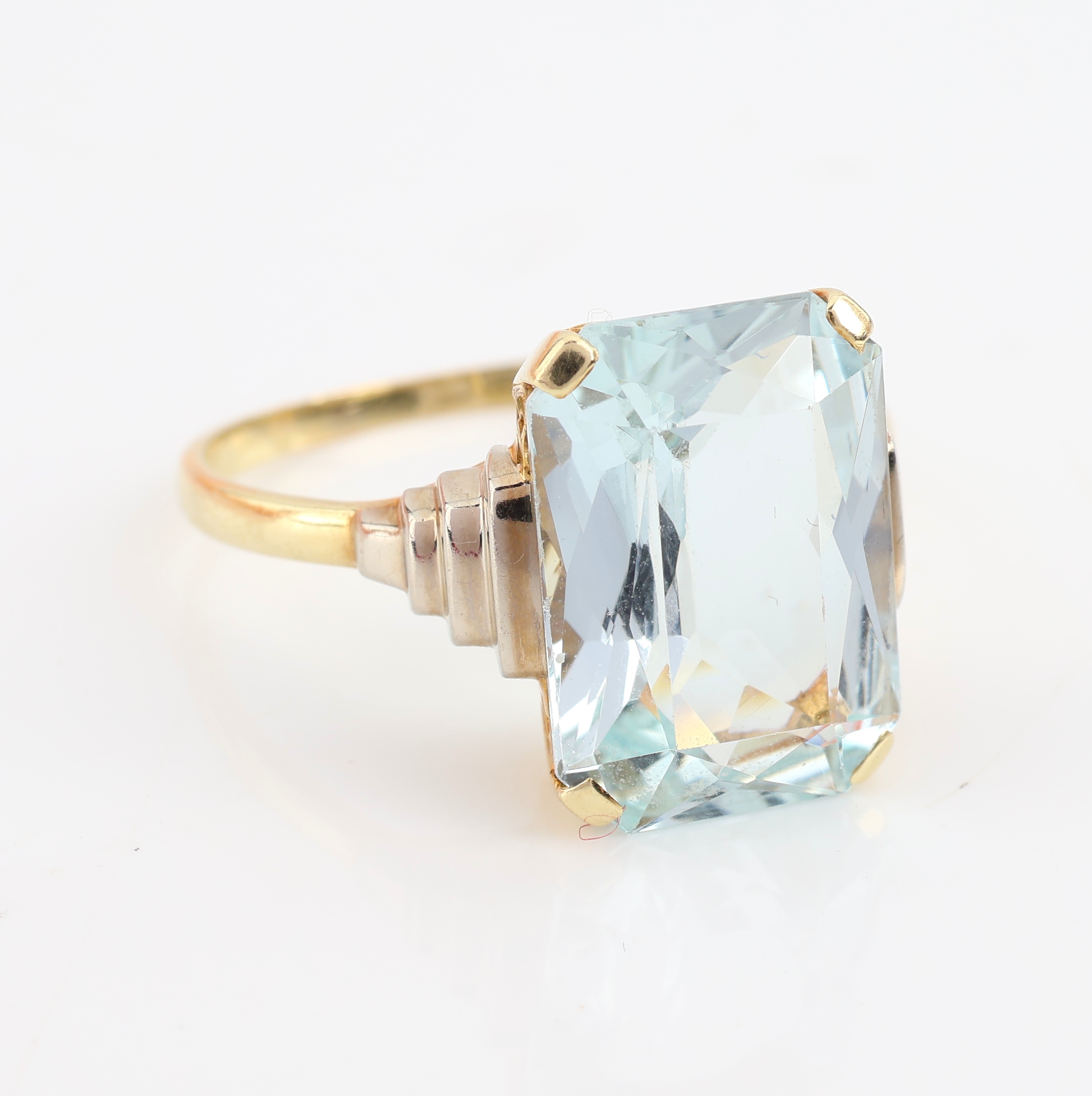 Detail b: 14 kt Gold Aquamarin-Ring, GG/WG 585/000, Art-Deco, um 1920, Aquamarin im Emerald Cut ca. 3.0 ct, RW 60, ca. 3.5 g