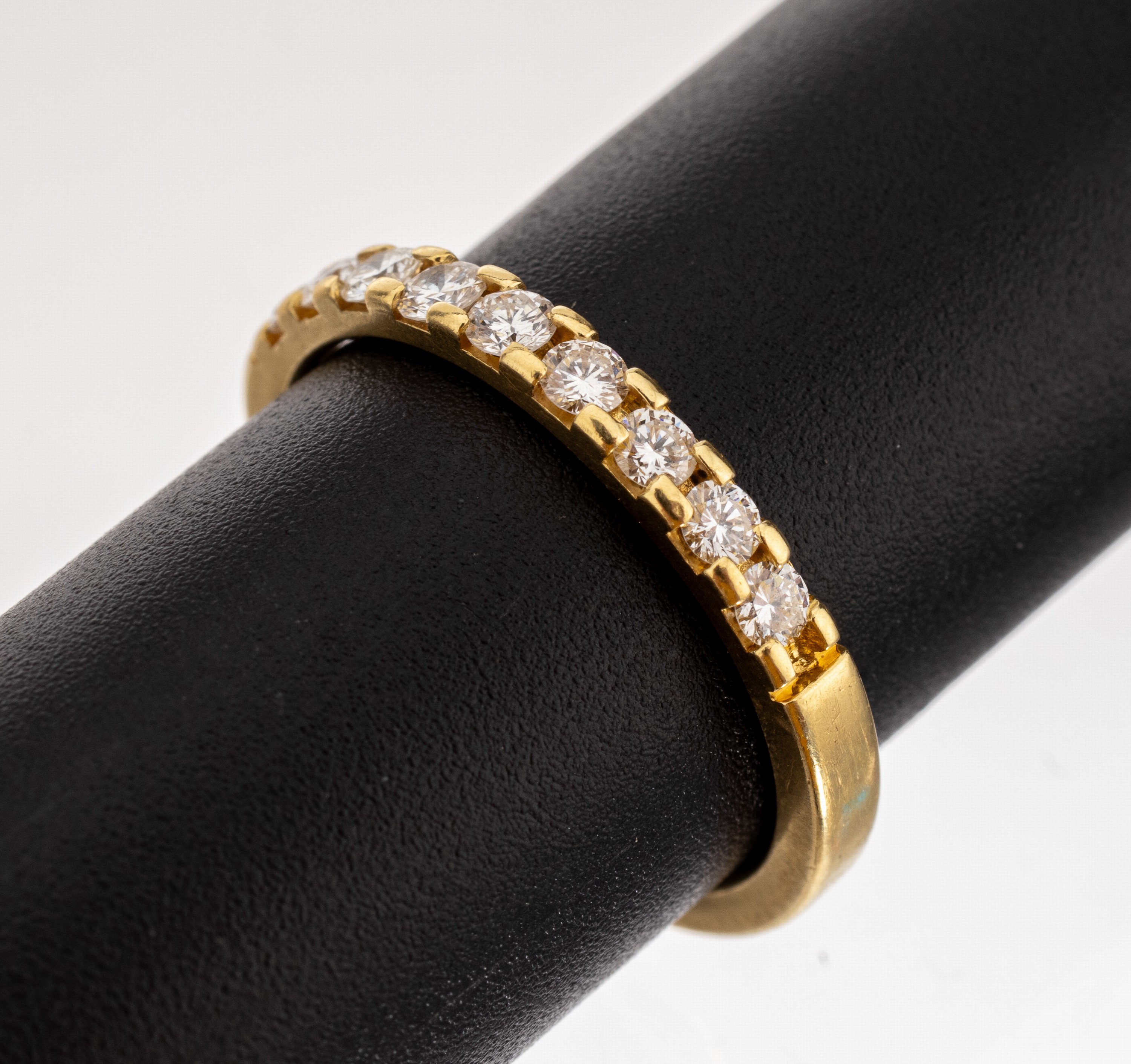18 kt Gold Brillant-Ring, GG 750/000, 9 Brillanten zus. ca. 0.50 ct feines Weiss -Weiss/vs-si, RW 56, ca. 4.0 g