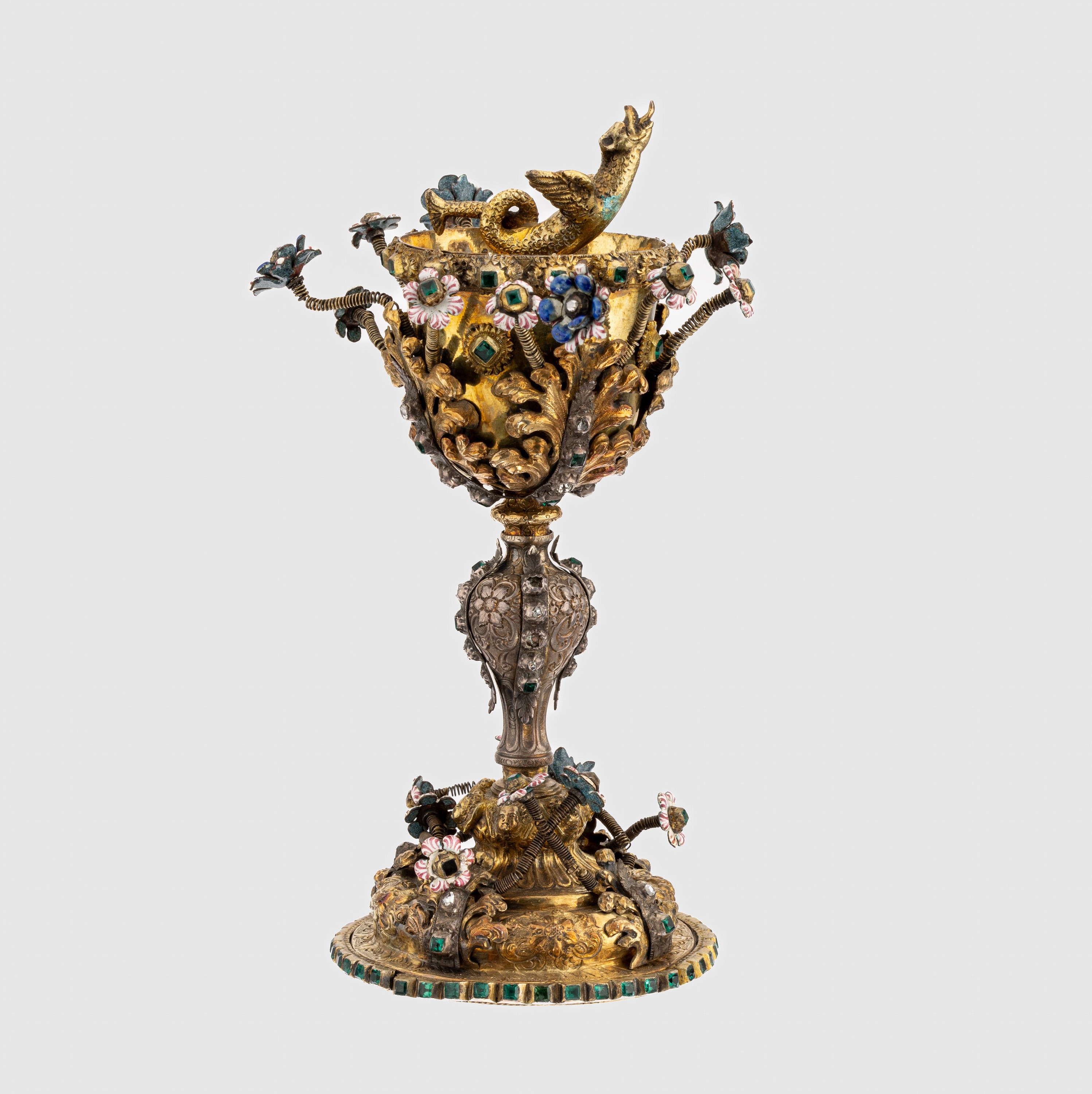 Aussergewöhnlicher Pokal, Silber gepr., verg., Kuppa reine Treibarbeit von ca. 1700, Nodus, Fuss, Zitterblüten mit Email und Steinbesatz Arbeit ...