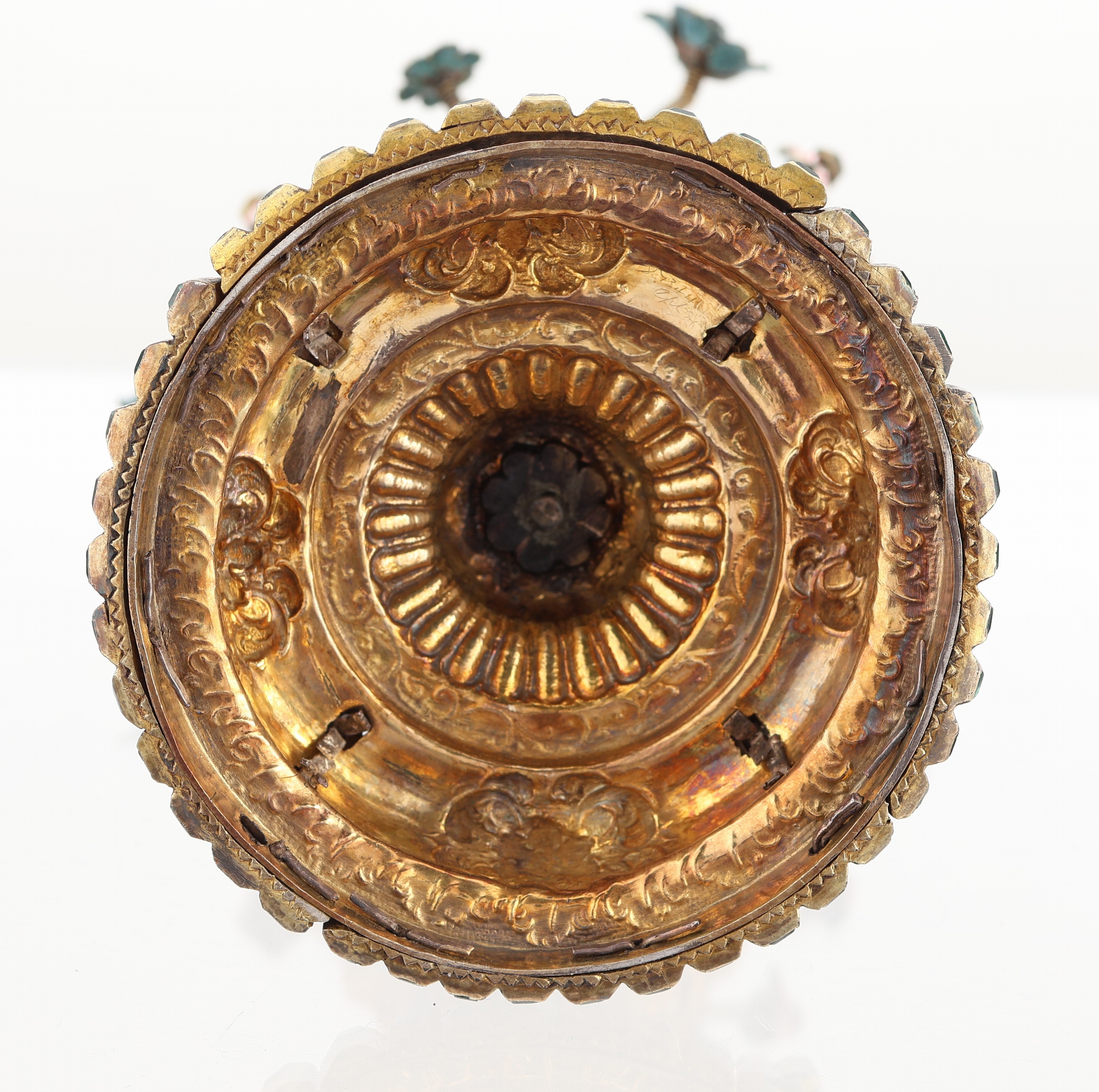 Detail f: Aussergewöhnlicher Pokal, Silber gepr., verg., Kuppa reine Treibarbeit von ca. 1700, Nodus, Fuss, Zitterblüten mit Email und Steinbesatz Arbeit ...