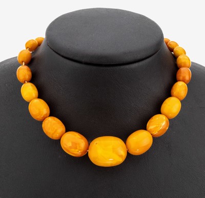 Image Amber-necklace, tapering amber olives, l. approx. 44 cm, bolt ring clasp, metal gilt