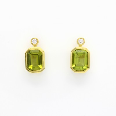 Image Paar Ohrstecker mit Peridots und Brillanten, GG 585/000, 2 achteck. Peridots zus. ca. 4.6 ...