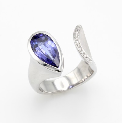 Image Ring mit Tansanit und Brillanten, WG 750/000, z.T. matt., Tansanittropfen ca. 3.3 ct, ...