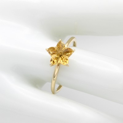 Image Ring "Blüte" mit Citrinen, GG 585/000, Citrine zus. ca. 1.15 ct, RW ca. ...