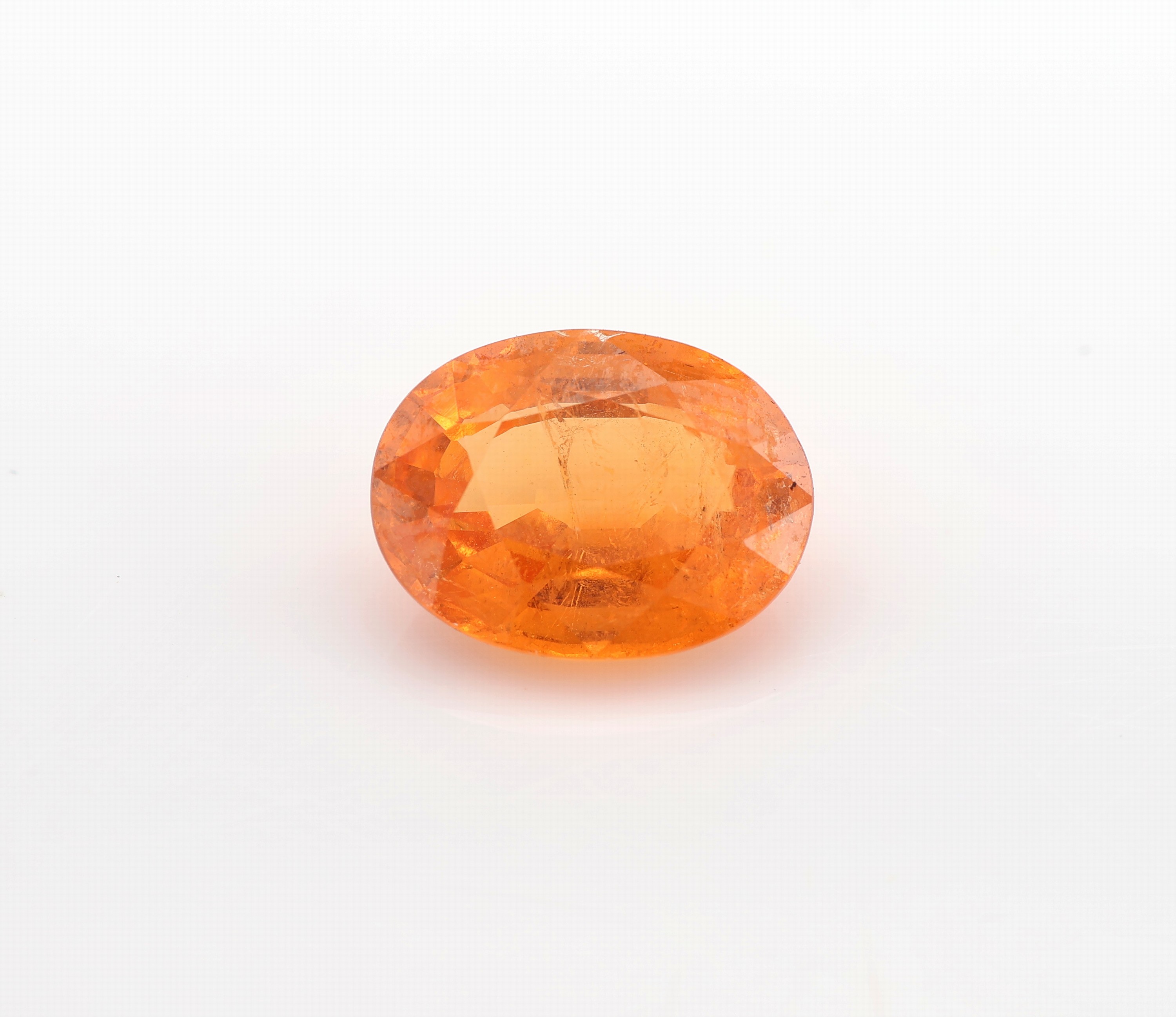 Loser ovalfacett. Mandaringranat 3.12 ct, mit Zertifikat