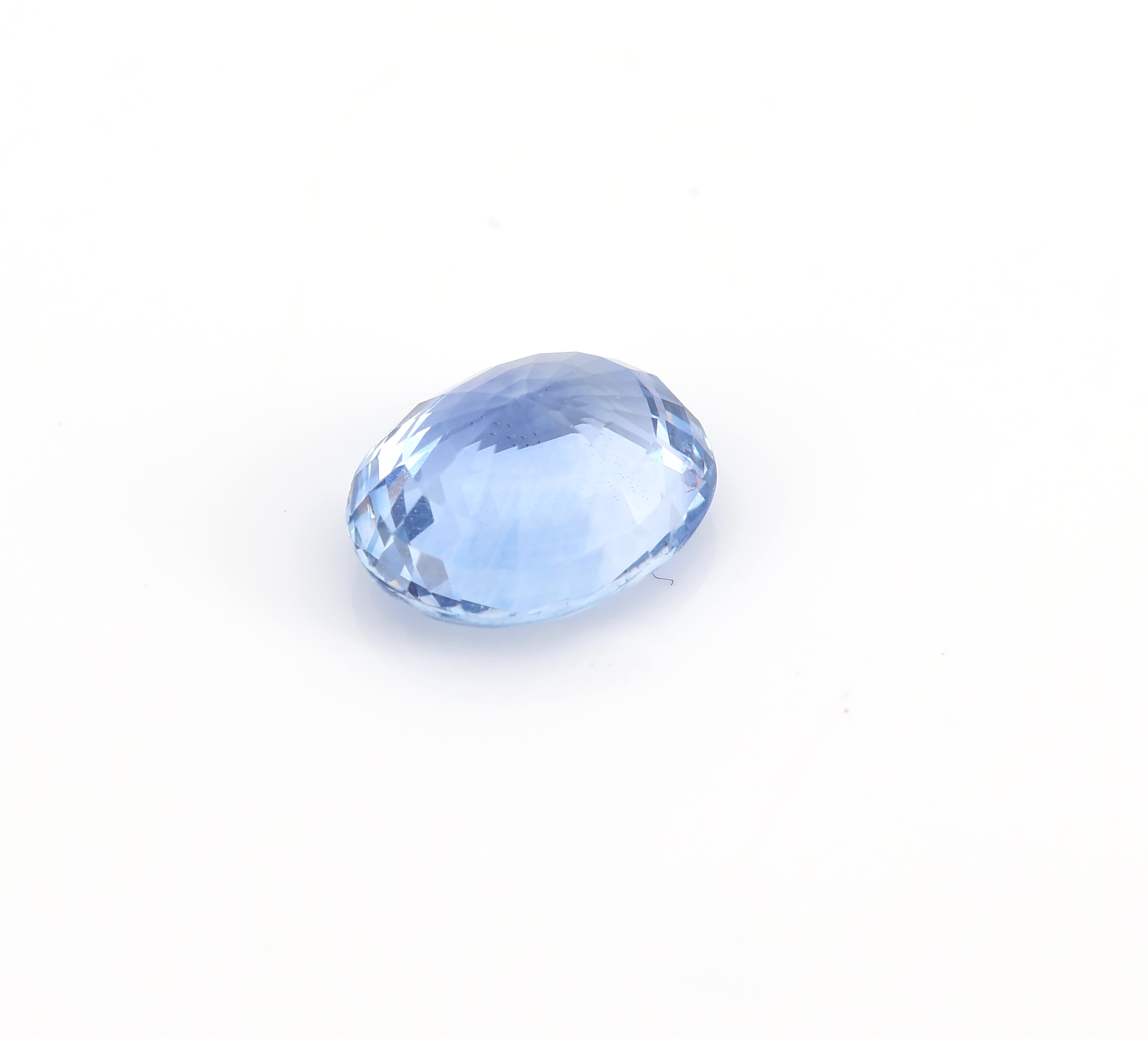 Detail a: Loser ovalfacett. heller Saphir ca. 1.95 ct, mit Zertifikat
