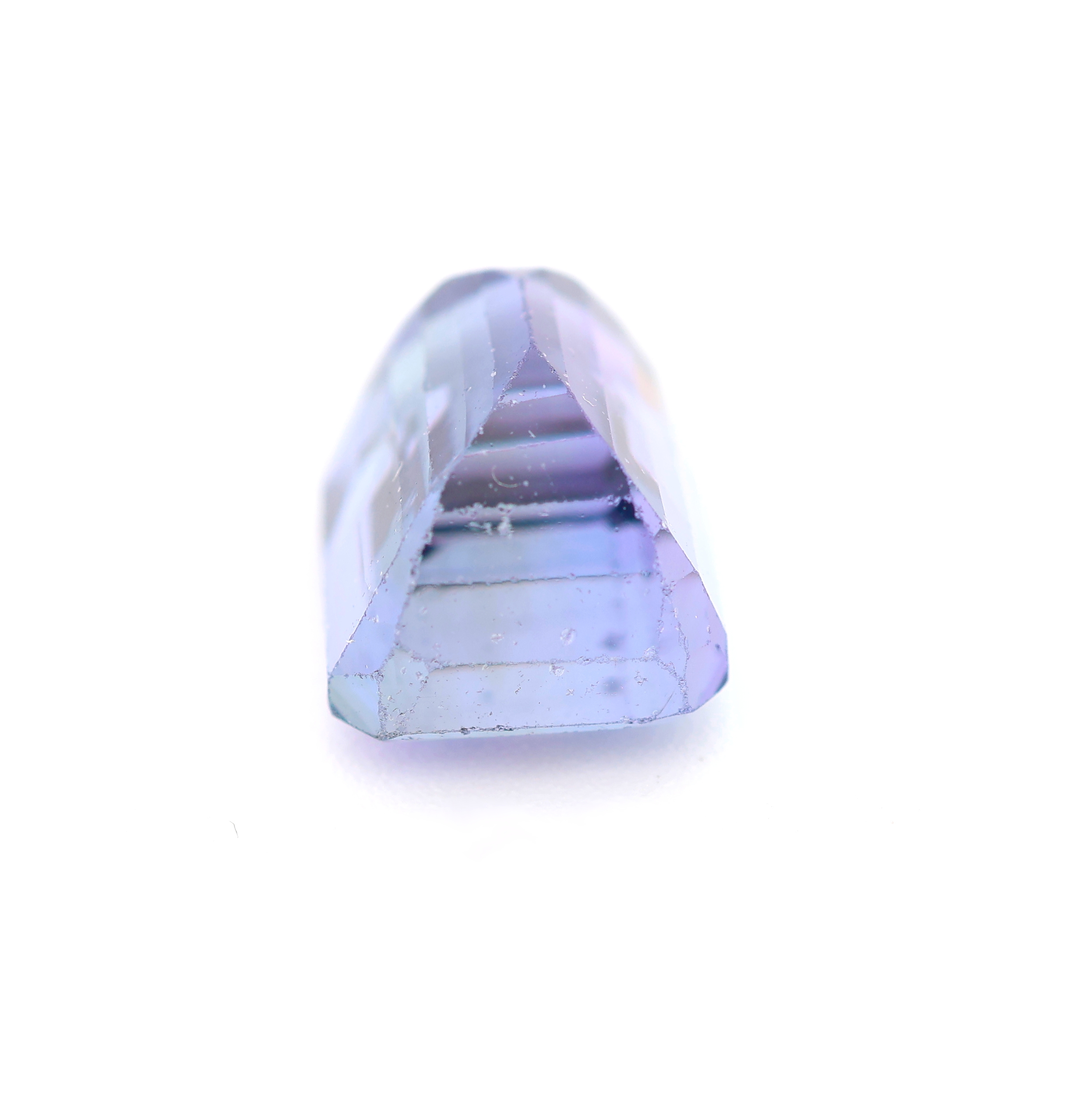 Detail b: Loser Tansanit im Emerald Cut 6.27 ct, gute Farbe, ca. 11 x 8 x 7 mm