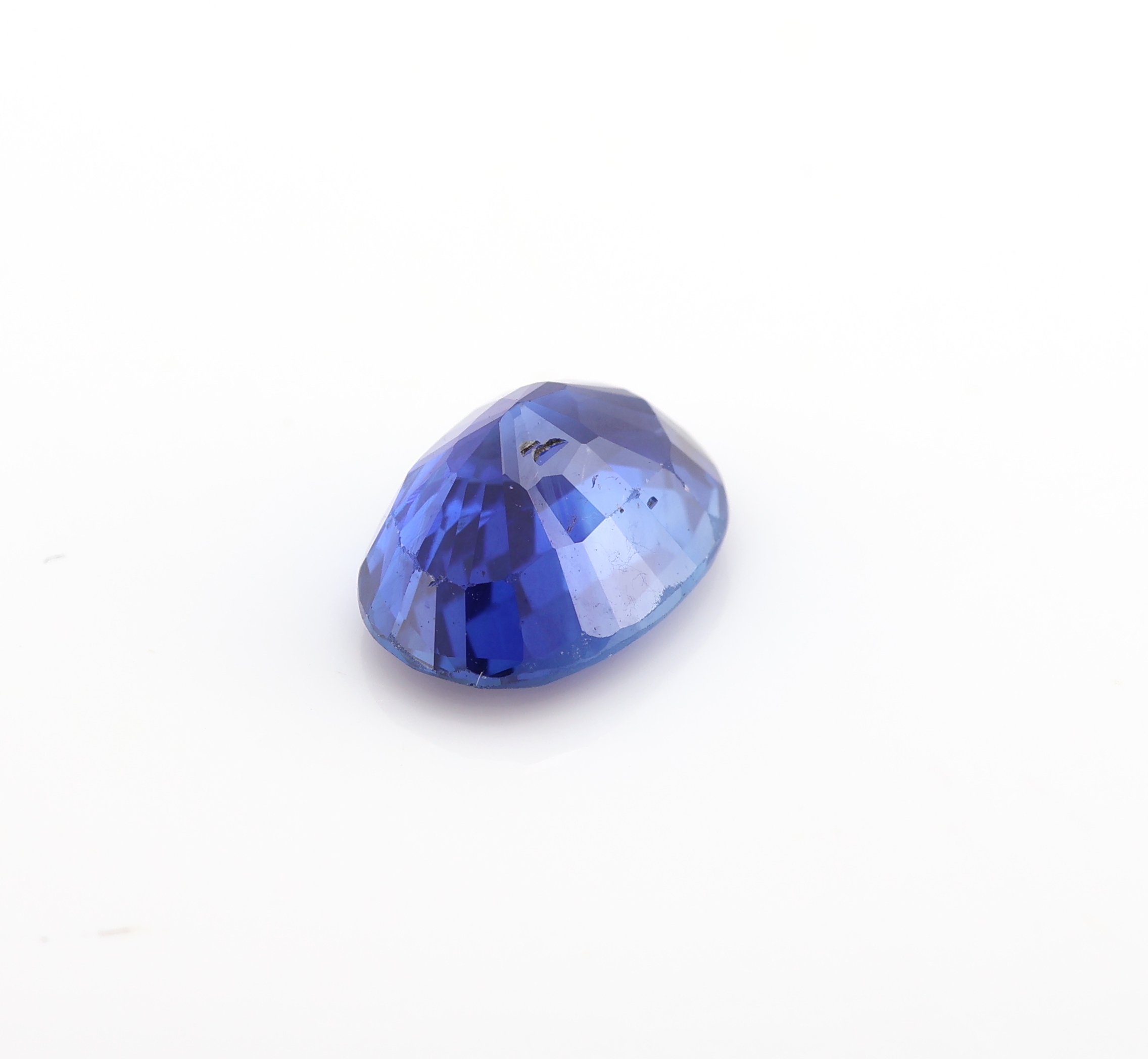 Detail a: Loser ovalfacett. Saphir 1.44 ct, ca. 7 x 5 x 3 mm, gute Farbe